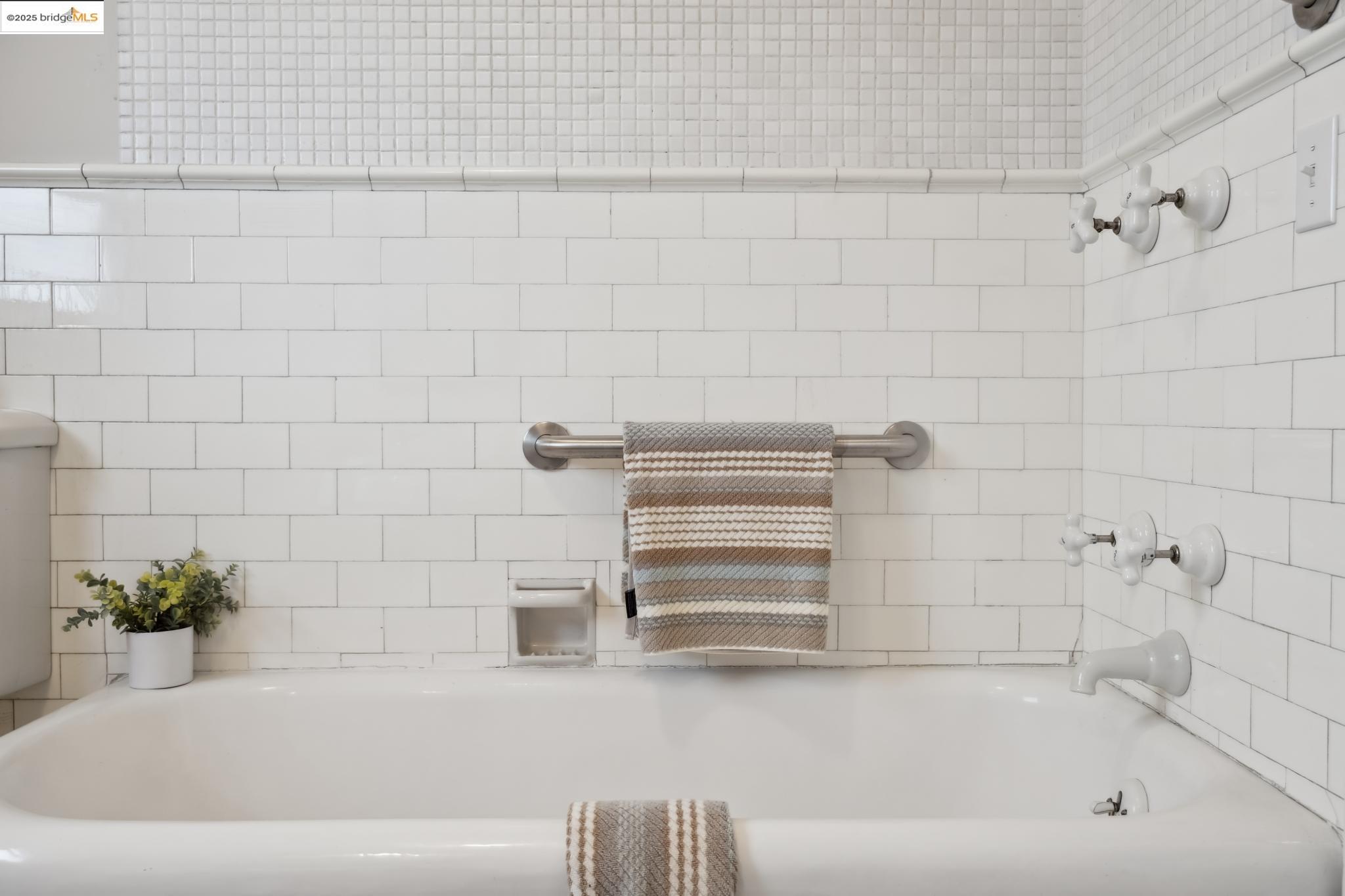 Detail Gallery Image 32 of 55 For 148 Estabrook, San Leandro,  CA 94577 - 3 Beds | 1/1 Baths