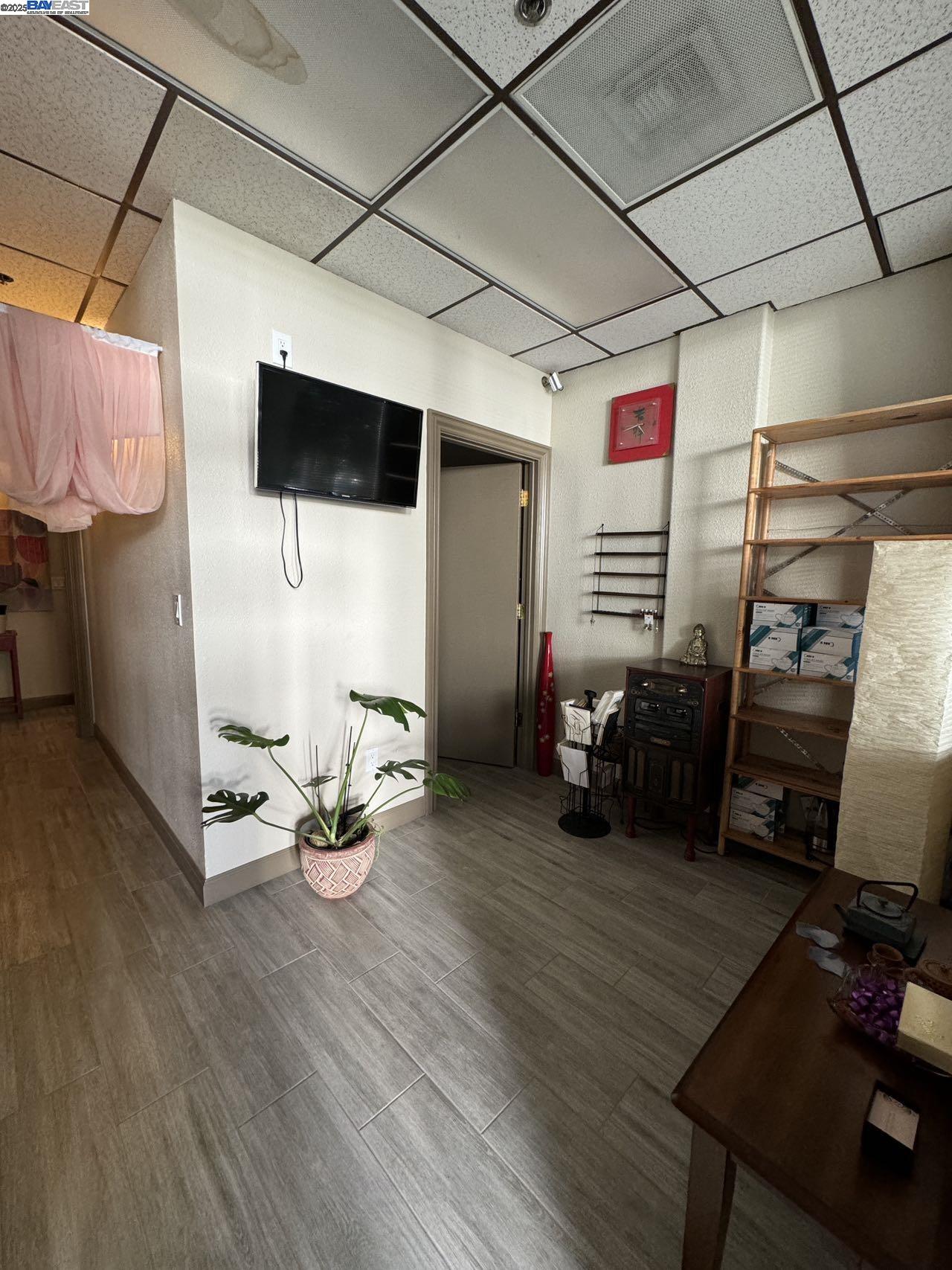 Detail Gallery Image 9 of 21 For 91 Gregory Ln #8, Pleasant Hill,  CA 94523 - – Beds | – Baths