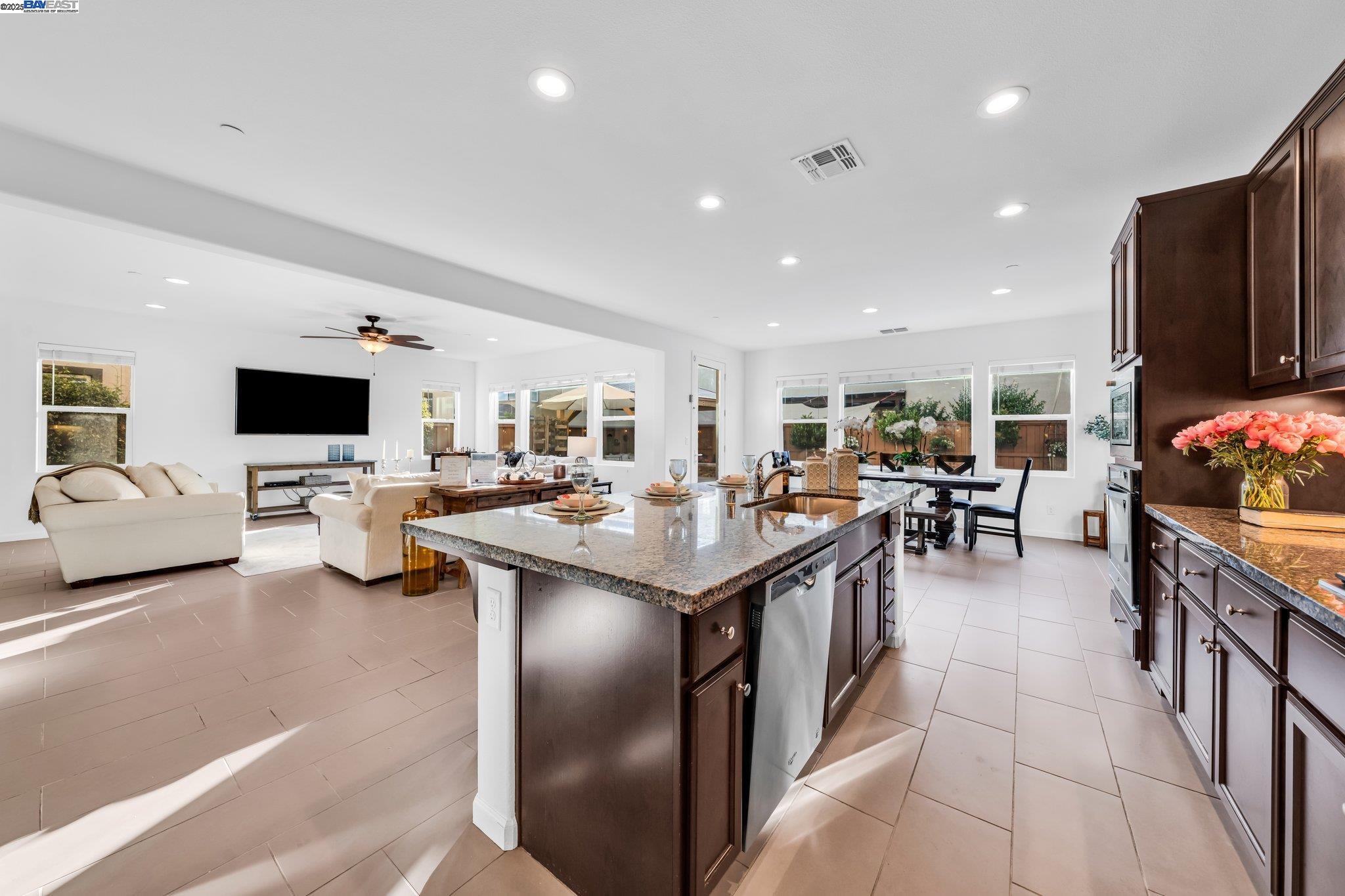 Detail Gallery Image 17 of 60 For 2305 Augusta Ave, Tracy,  CA 95377 - 4 Beds | 3 Baths