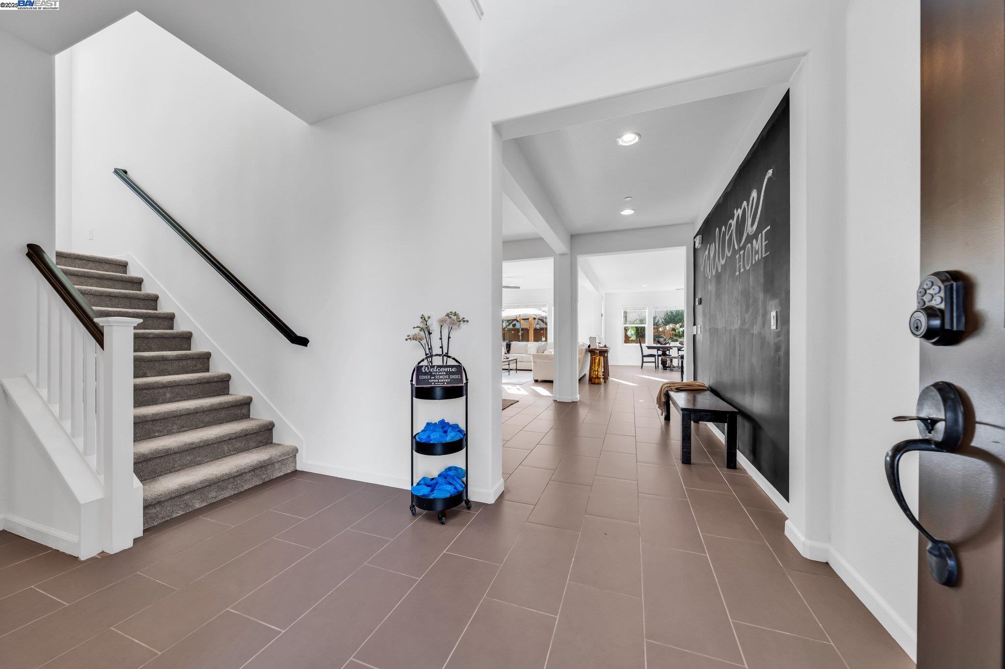 Detail Gallery Image 6 of 60 For 2305 Augusta Ave, Tracy,  CA 95377 - 4 Beds | 3 Baths