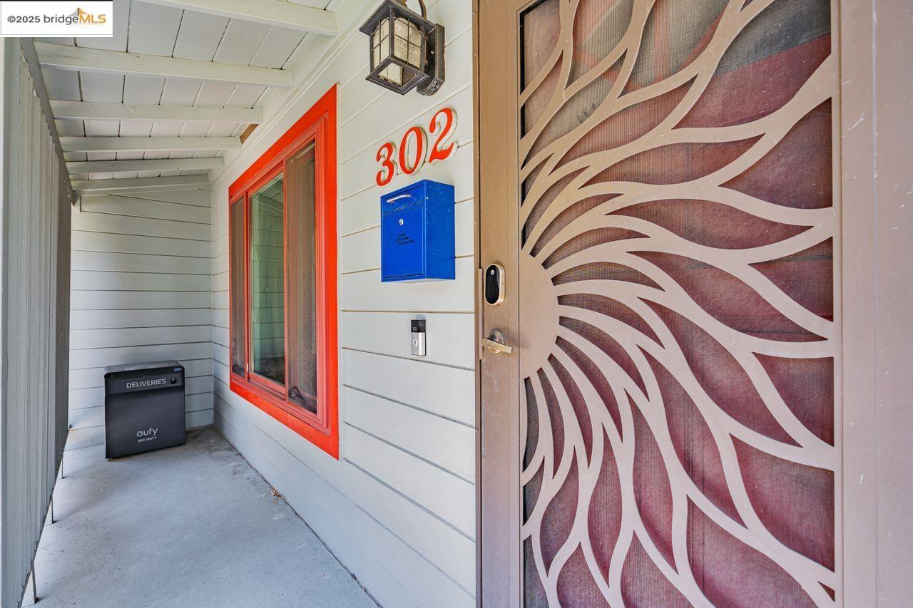 Detail Gallery Image 1 of 28 For Parkwood Dr, Vallejo,  CA 94591 - 3 Beds | 2 Baths