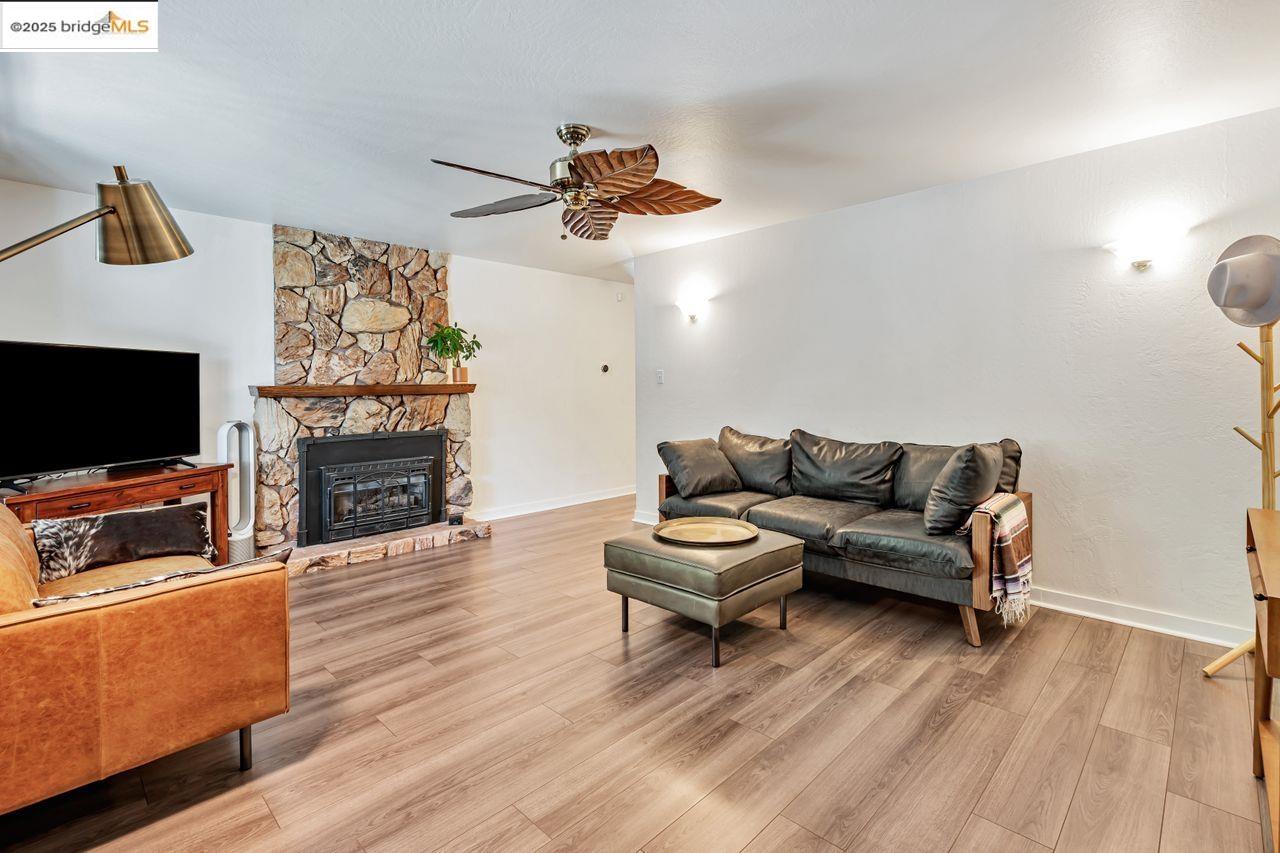 Detail Gallery Image 5 of 28 For Parkwood Dr, Vallejo,  CA 94591 - 3 Beds | 2 Baths
