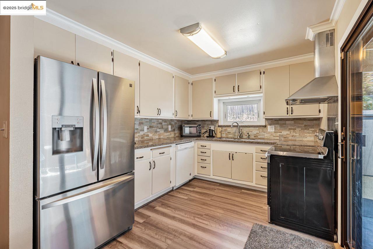 Detail Gallery Image 8 of 28 For Parkwood Dr, Vallejo,  CA 94591 - 3 Beds | 2 Baths