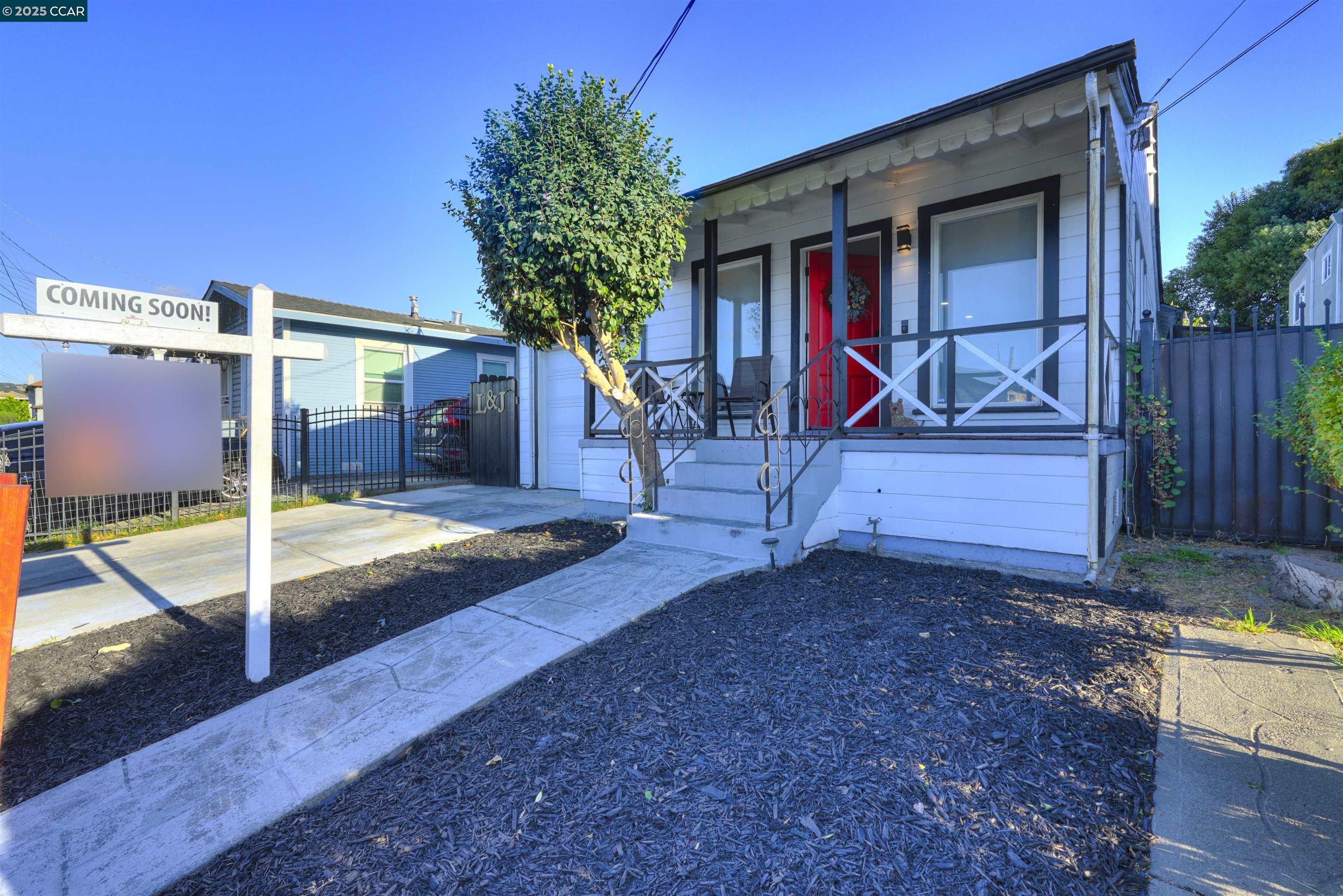 Detail Gallery Image 1 of 36 For 1324 104th Ave, Oakland,  CA 94603 - 2 Beds | 2 Baths