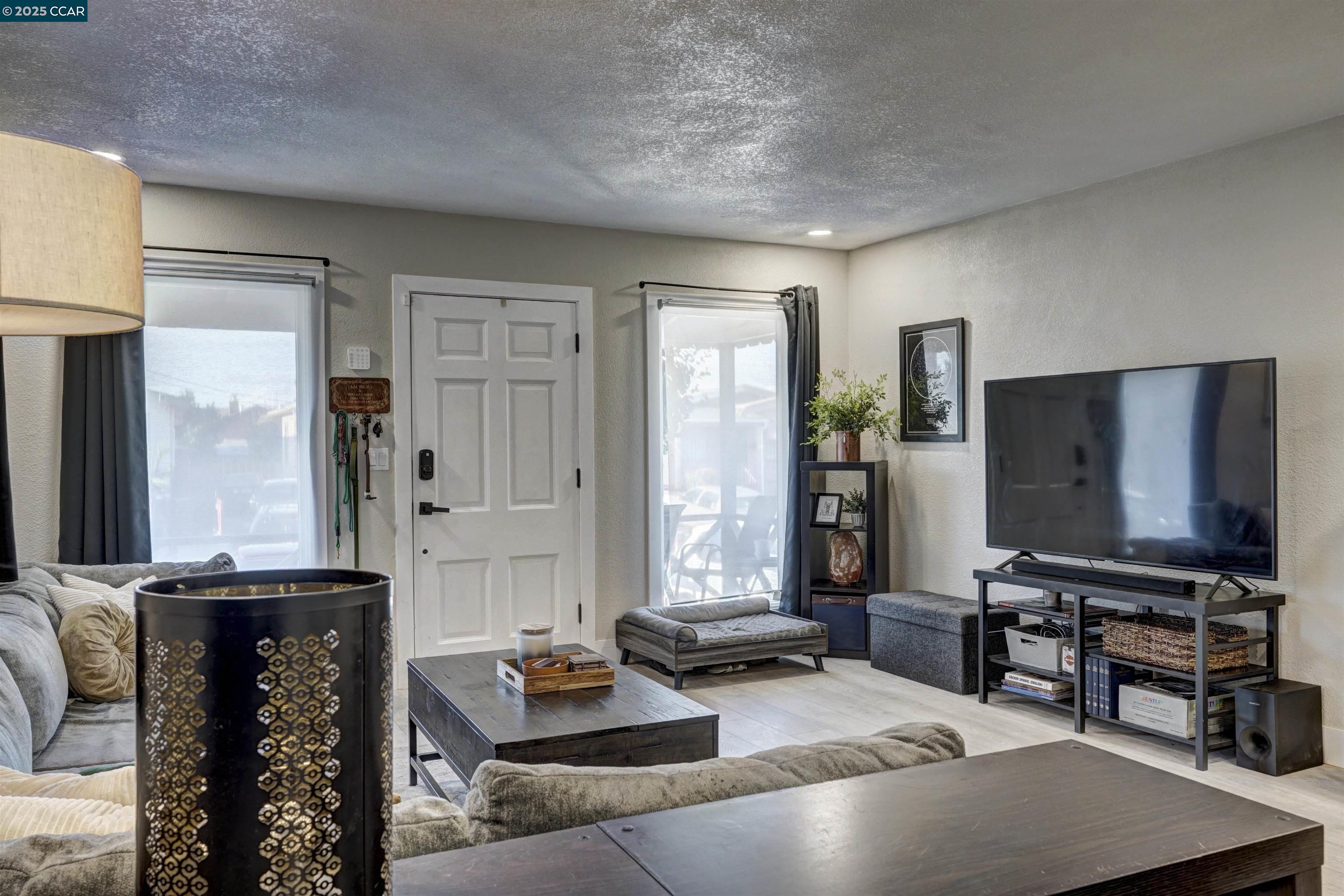 Detail Gallery Image 12 of 36 For 1324 104th Ave, Oakland,  CA 94603 - 2 Beds | 2 Baths