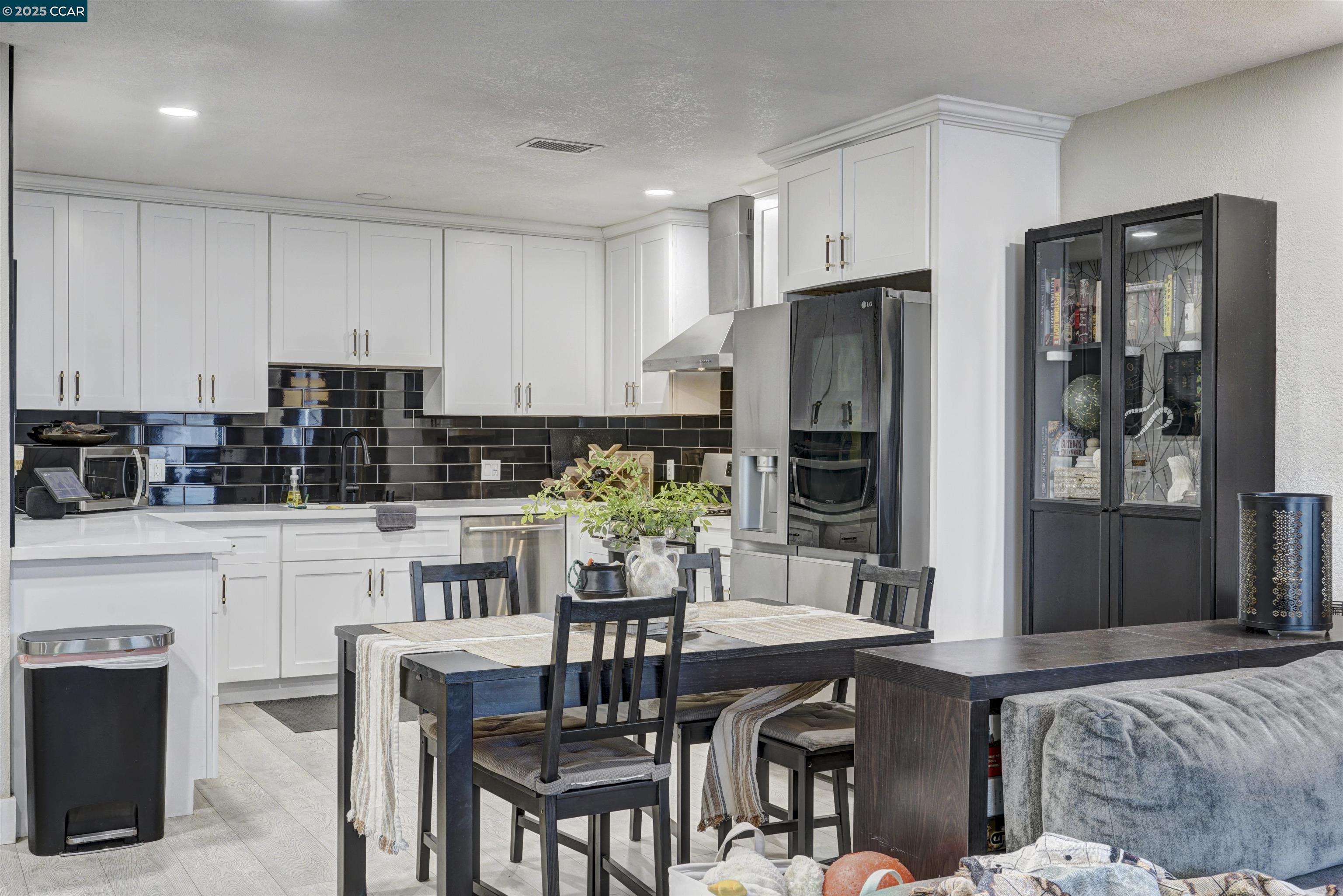 Detail Gallery Image 13 of 36 For 1324 104th Ave, Oakland,  CA 94603 - 2 Beds | 2 Baths