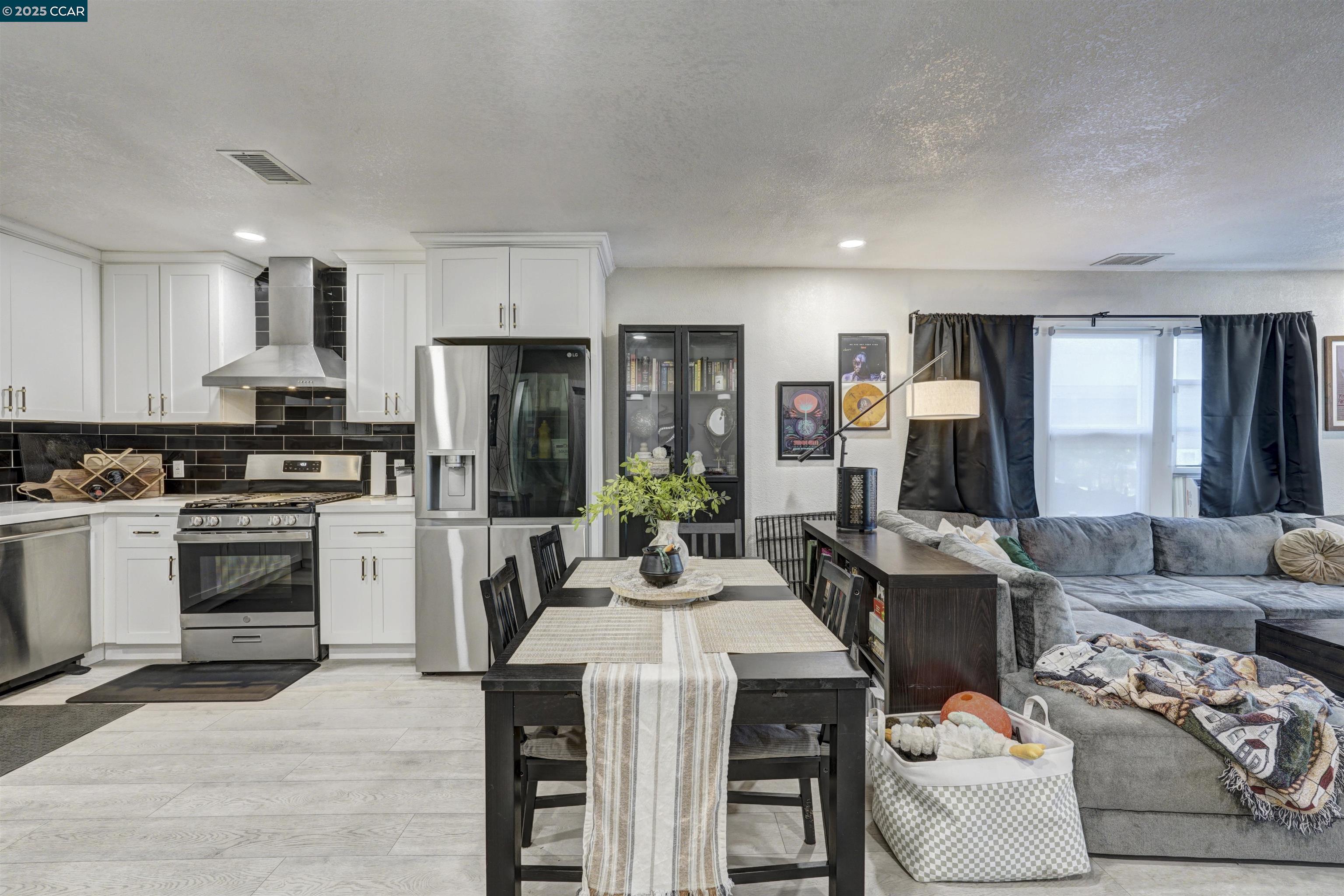 Detail Gallery Image 15 of 36 For 1324 104th Ave, Oakland,  CA 94603 - 2 Beds | 2 Baths