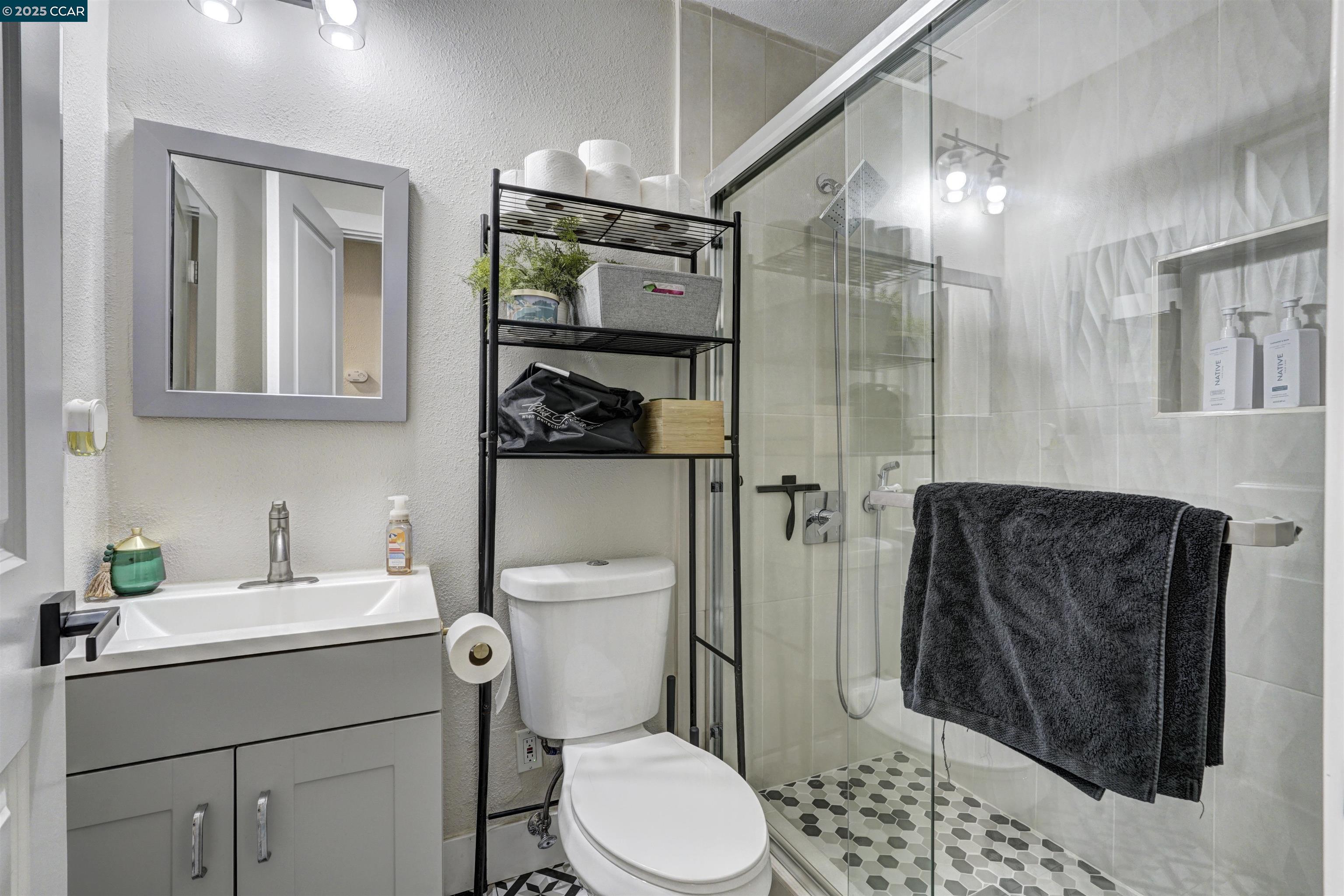 Detail Gallery Image 22 of 36 For 1324 104th Ave, Oakland,  CA 94603 - 2 Beds | 2 Baths