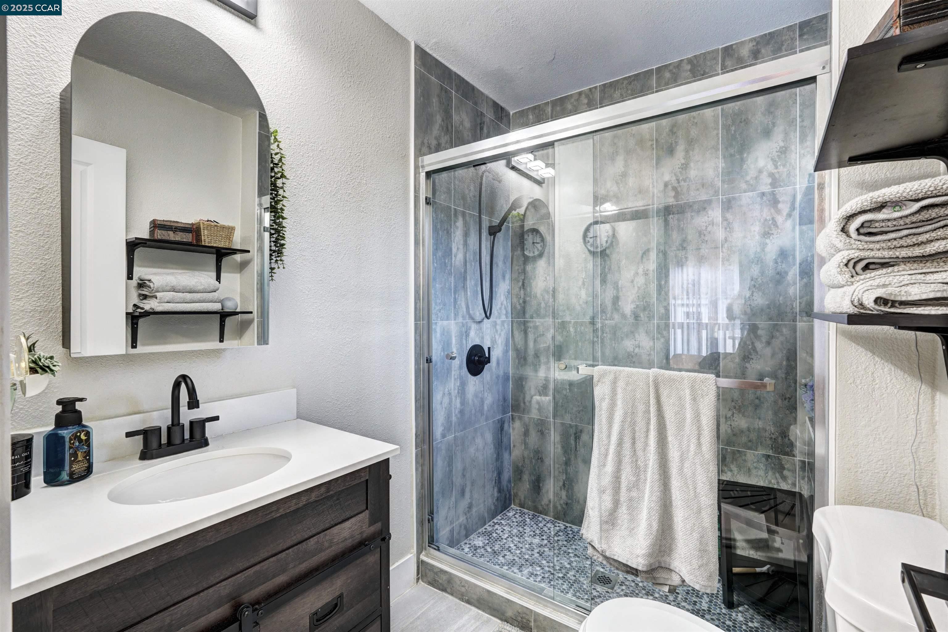 Detail Gallery Image 25 of 36 For 1324 104th Ave, Oakland,  CA 94603 - 2 Beds | 2 Baths