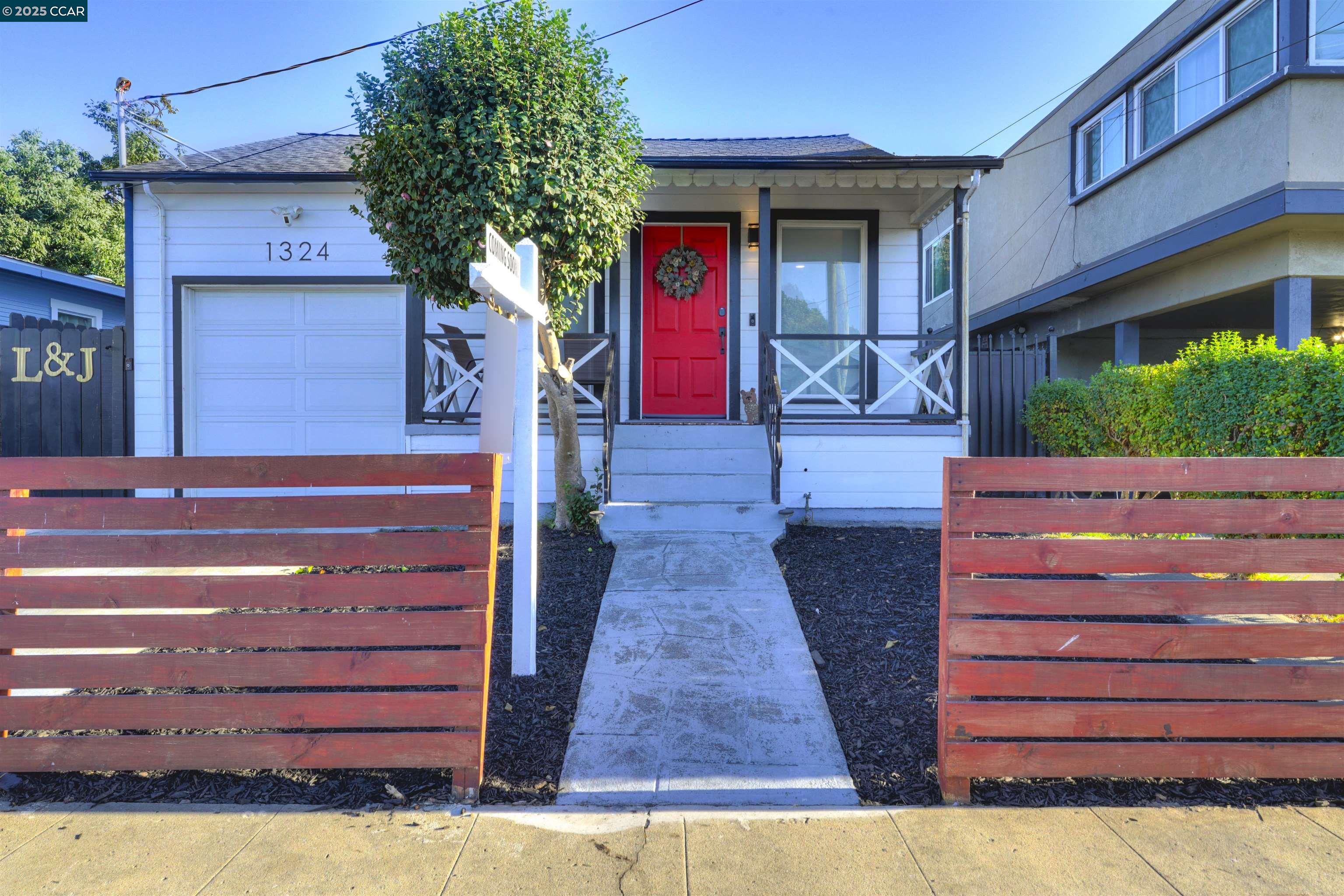 Detail Gallery Image 5 of 36 For 1324 104th Ave, Oakland,  CA 94603 - 2 Beds | 2 Baths