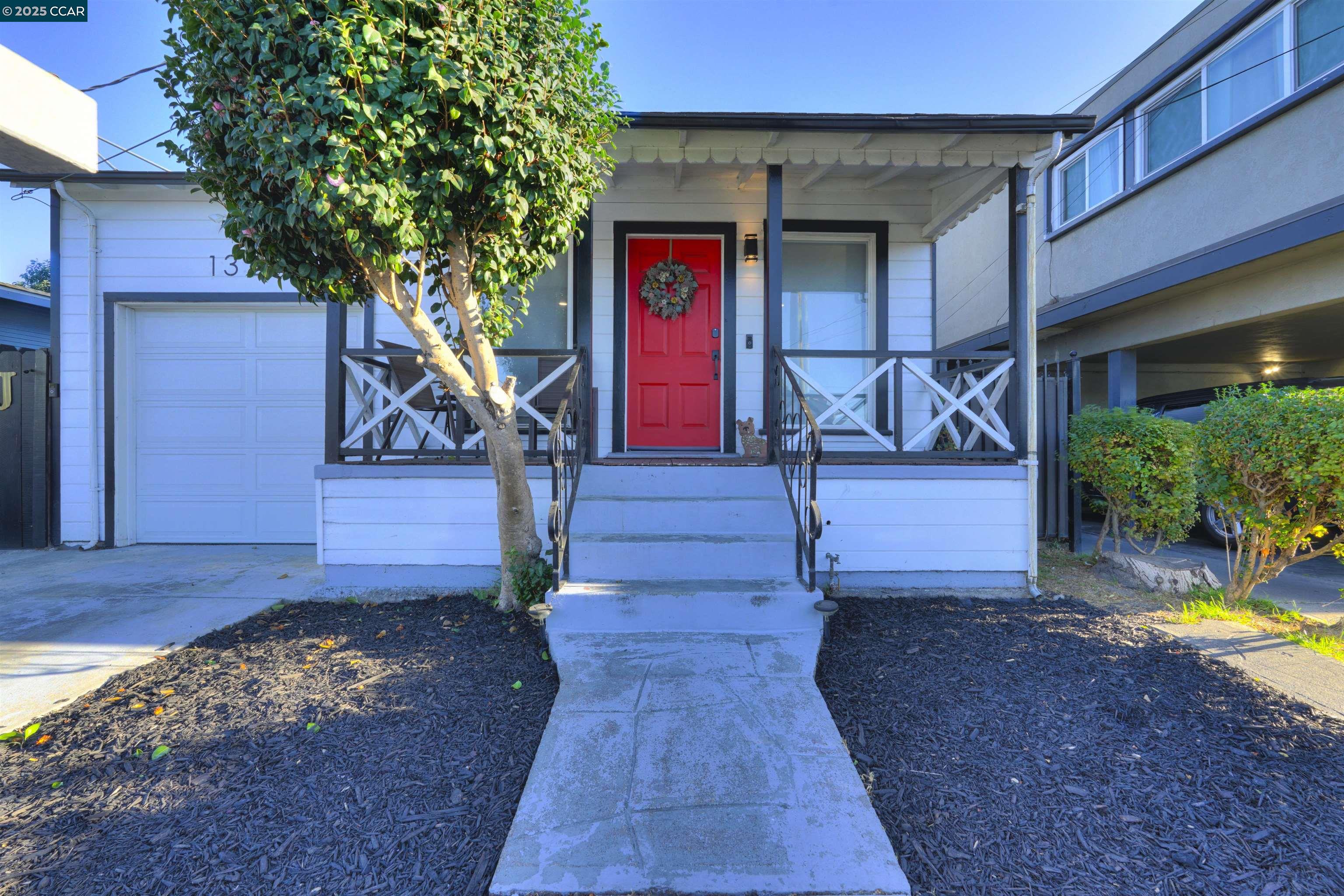 Detail Gallery Image 6 of 36 For 1324 104th Ave, Oakland,  CA 94603 - 2 Beds | 2 Baths