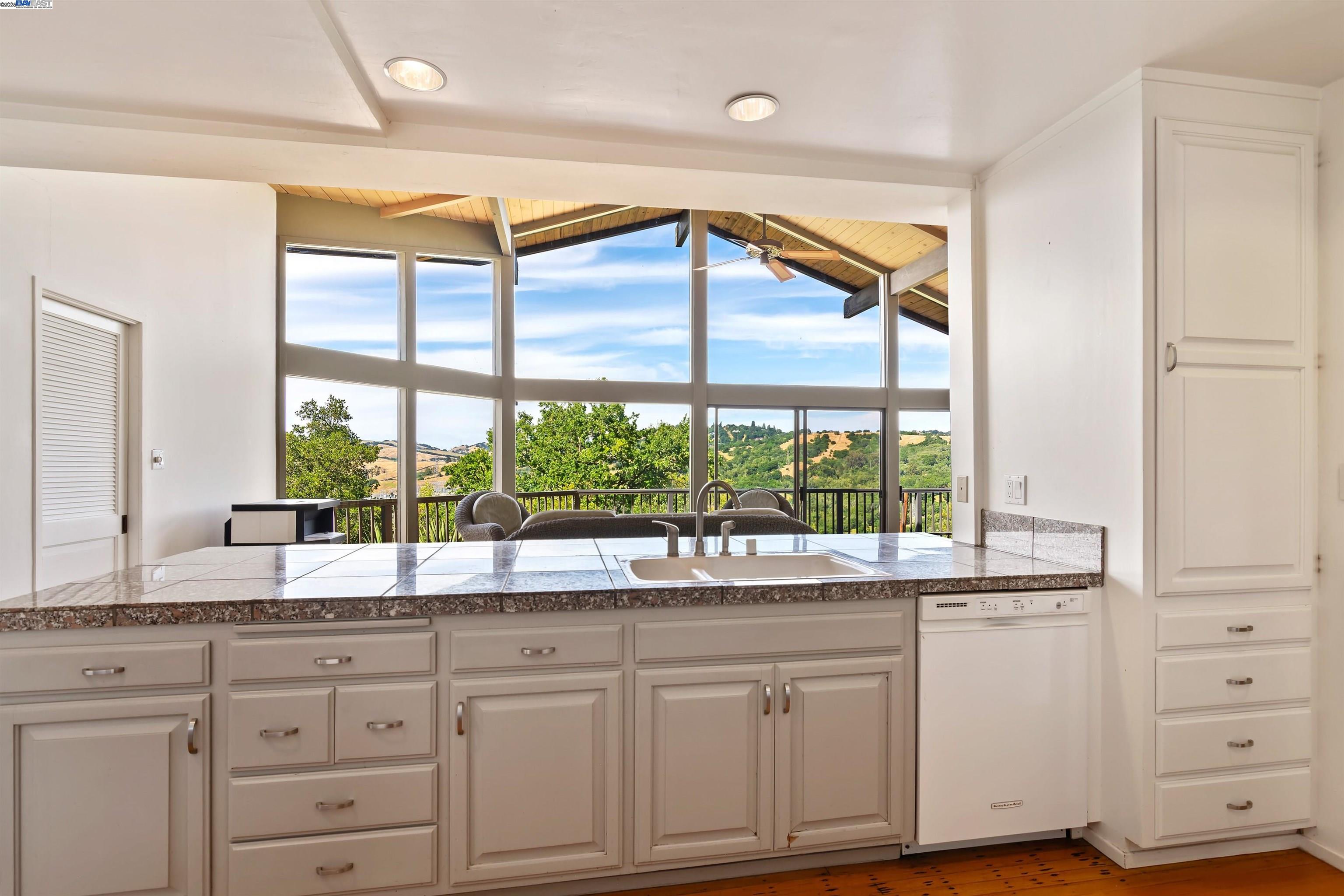 Detail Gallery Image 15 of 60 For 26 Marston Rd, Orinda,  CA 94563 - 4 Beds | 3 Baths