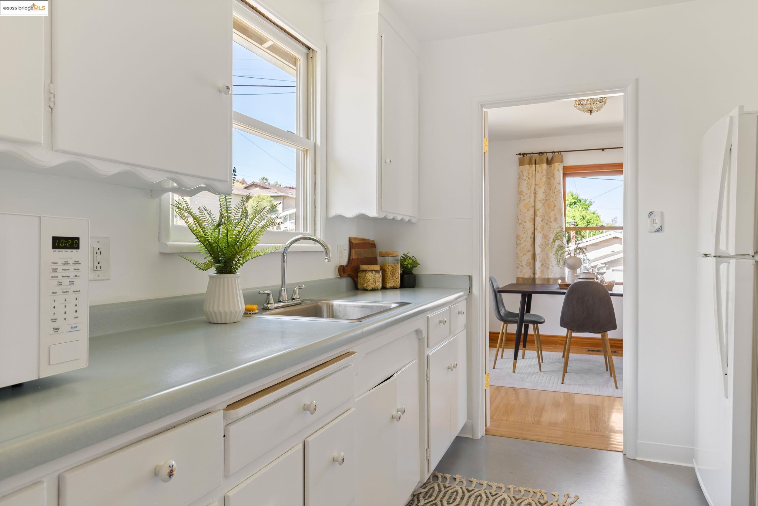 Detail Gallery Image 12 of 28 For 1338 S 58th St, Richmond,  CA 94804 - 2 Beds | 1 Baths