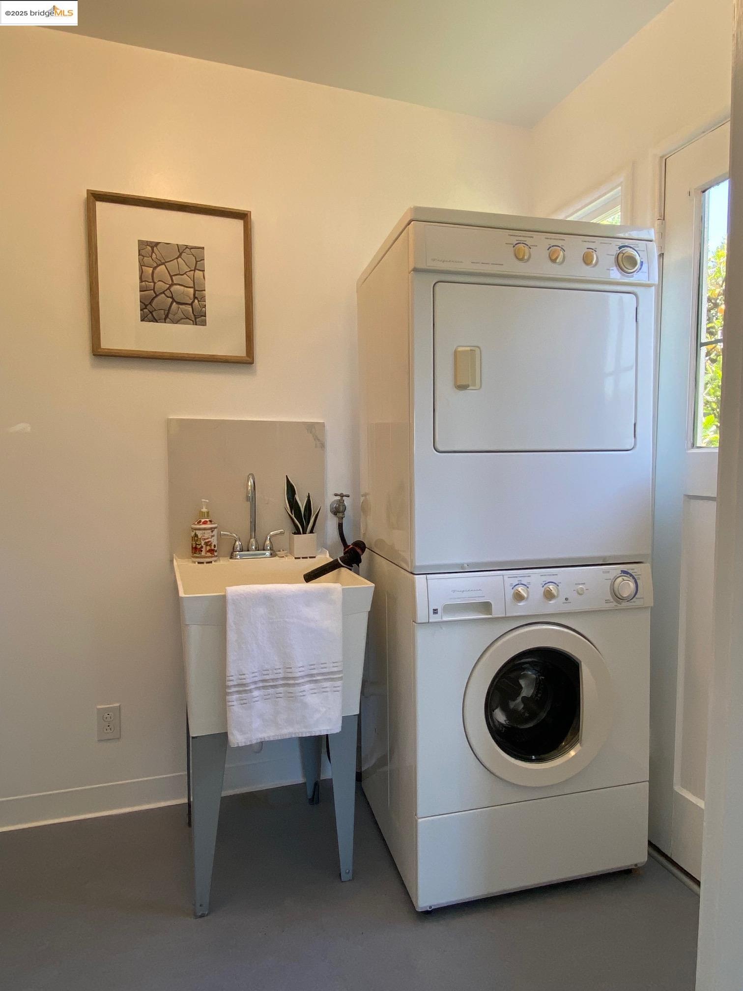 Detail Gallery Image 13 of 28 For 1338 S 58th St, Richmond,  CA 94804 - 2 Beds | 1 Baths