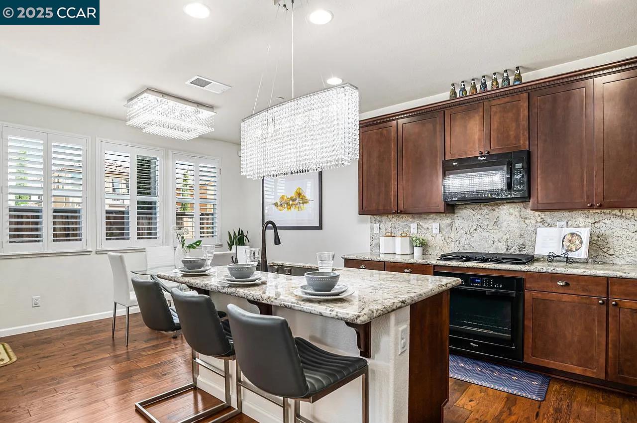 Detail Gallery Image 11 of 46 For 988 Flurry, Livermore,  CA 94550 - 4 Beds | 3 Baths