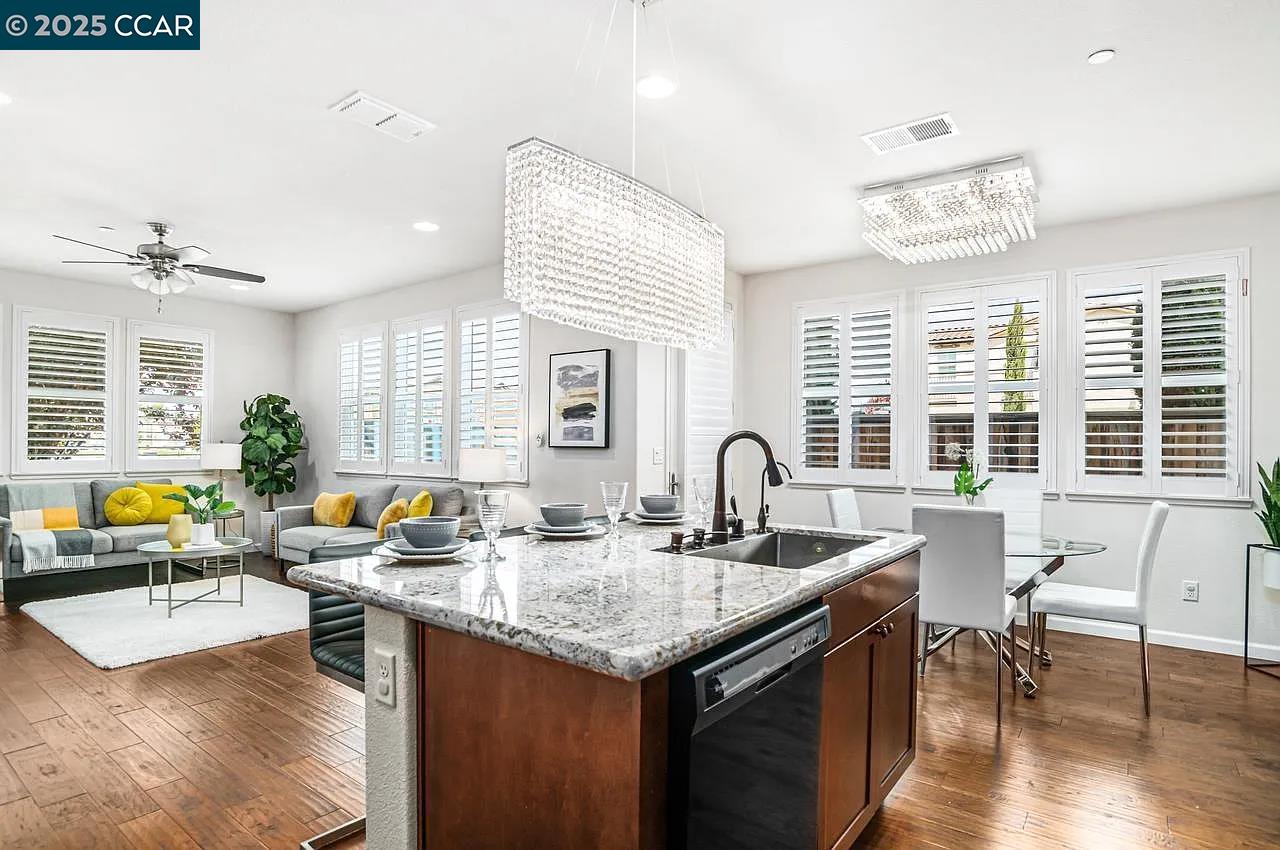 Detail Gallery Image 12 of 46 For 988 Flurry, Livermore,  CA 94550 - 4 Beds | 3 Baths