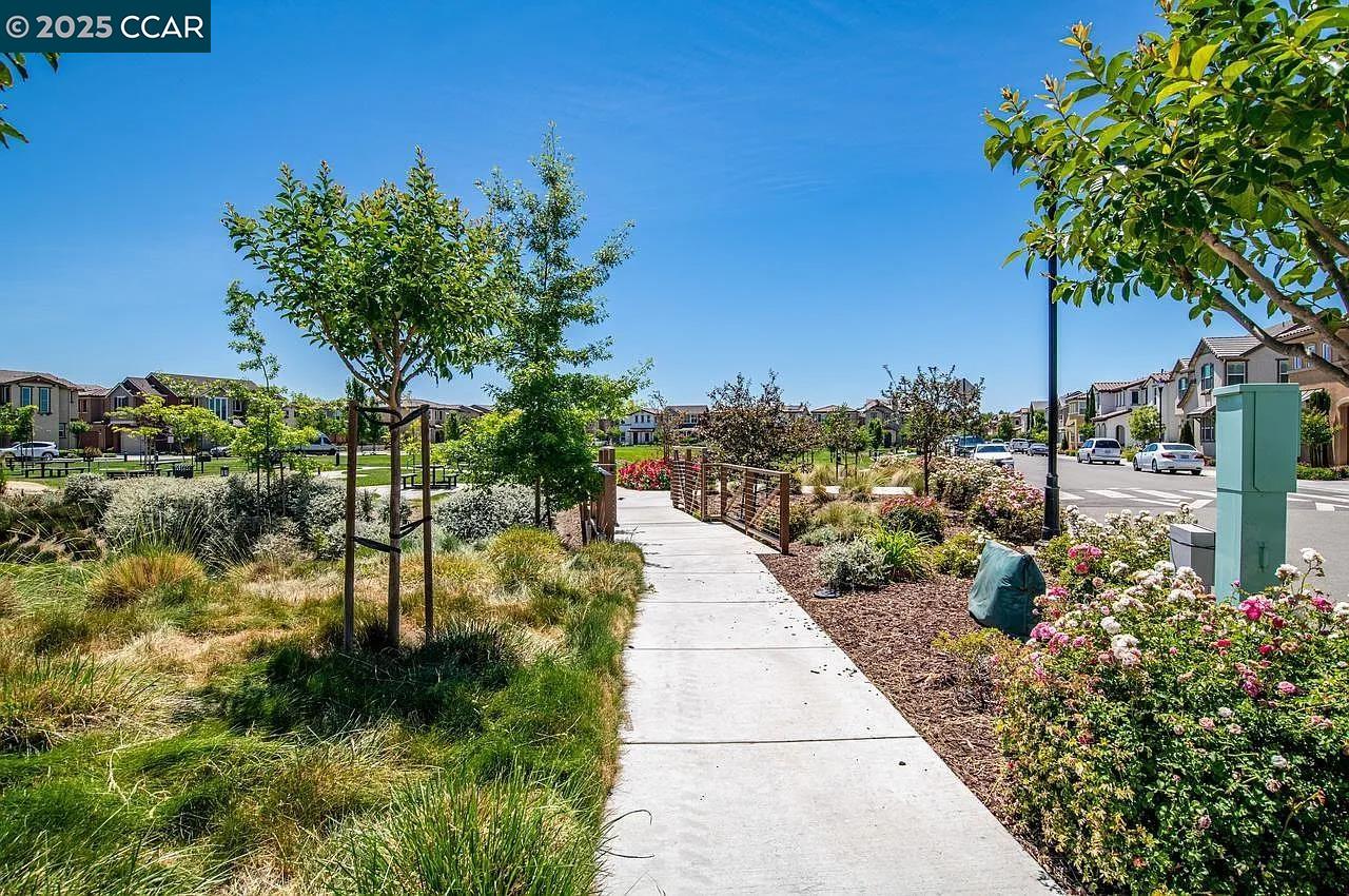 Detail Gallery Image 42 of 46 For 988 Flurry, Livermore,  CA 94550 - 4 Beds | 3 Baths