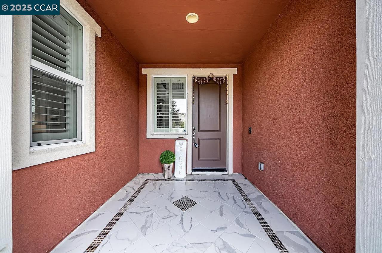 Detail Gallery Image 5 of 46 For 988 Flurry, Livermore,  CA 94550 - 4 Beds | 3 Baths