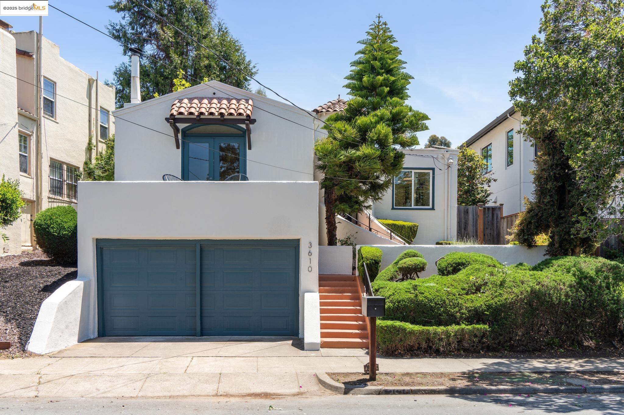 Detail Gallery Image 2 of 42 For 3610 Calafia Ave, Oakland,  CA 94605 - 3 Beds | 2 Baths