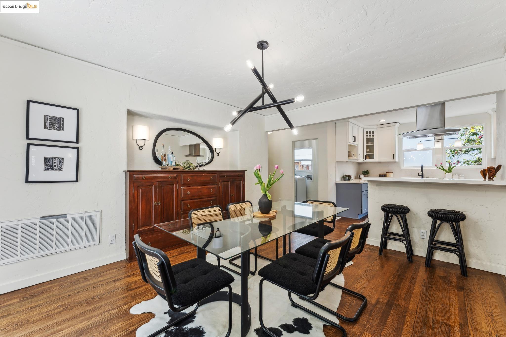 Detail Gallery Image 10 of 42 For 3610 Calafia Ave, Oakland,  CA 94605 - 3 Beds | 2 Baths