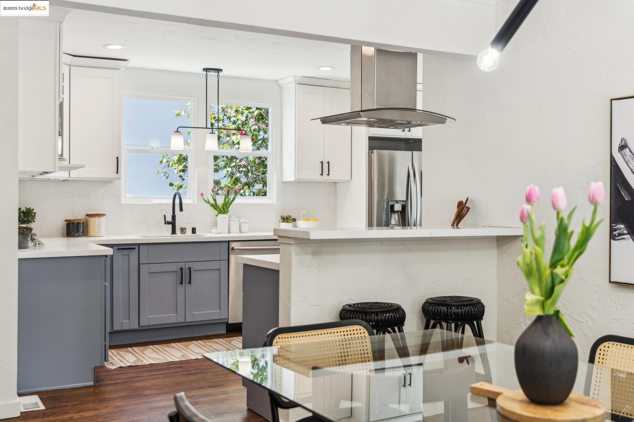 Detail Gallery Image 12 of 42 For 3610 Calafia Ave, Oakland,  CA 94605 - 3 Beds | 2 Baths