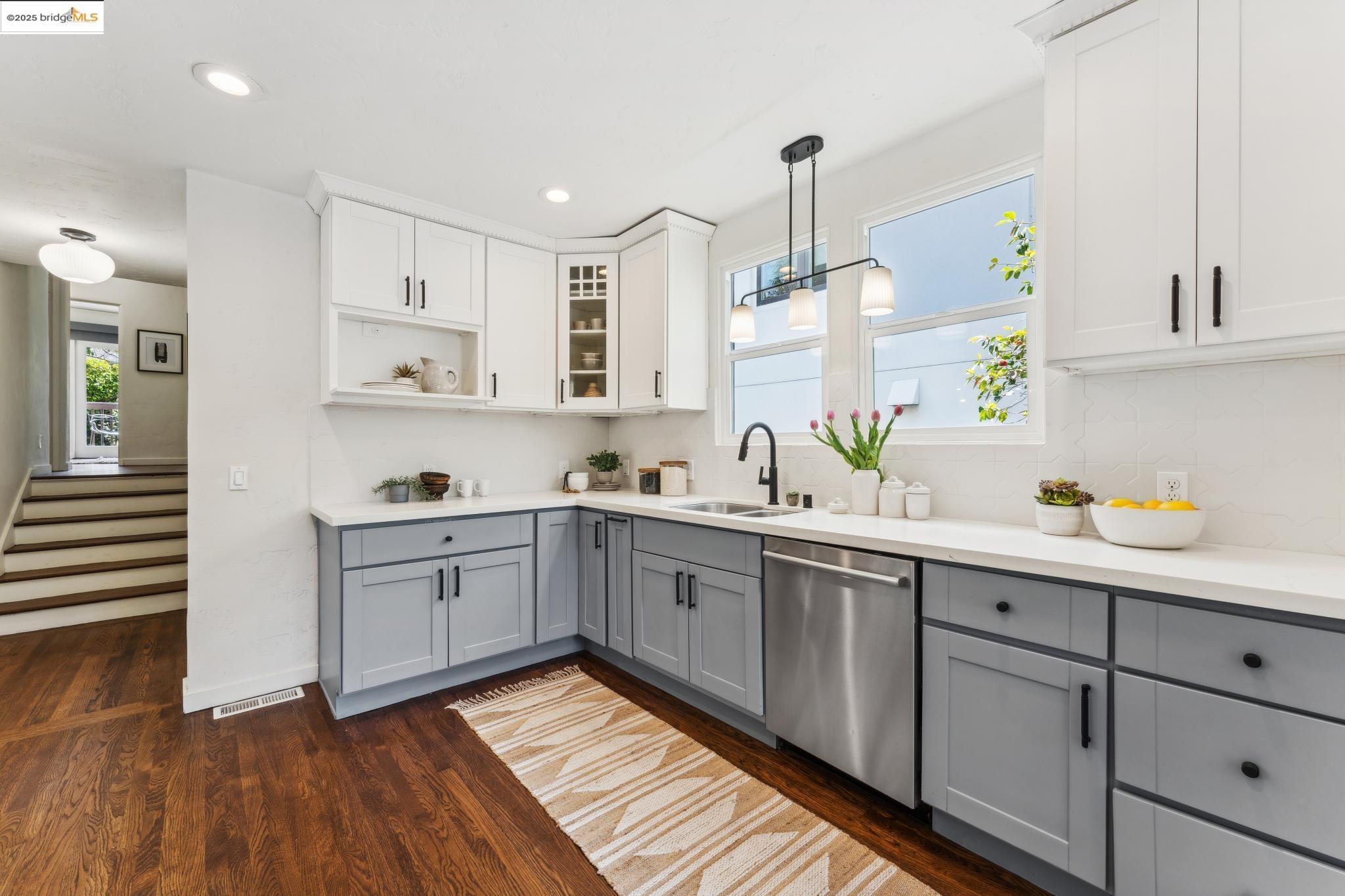 Detail Gallery Image 17 of 42 For 3610 Calafia Ave, Oakland,  CA 94605 - 3 Beds | 2 Baths