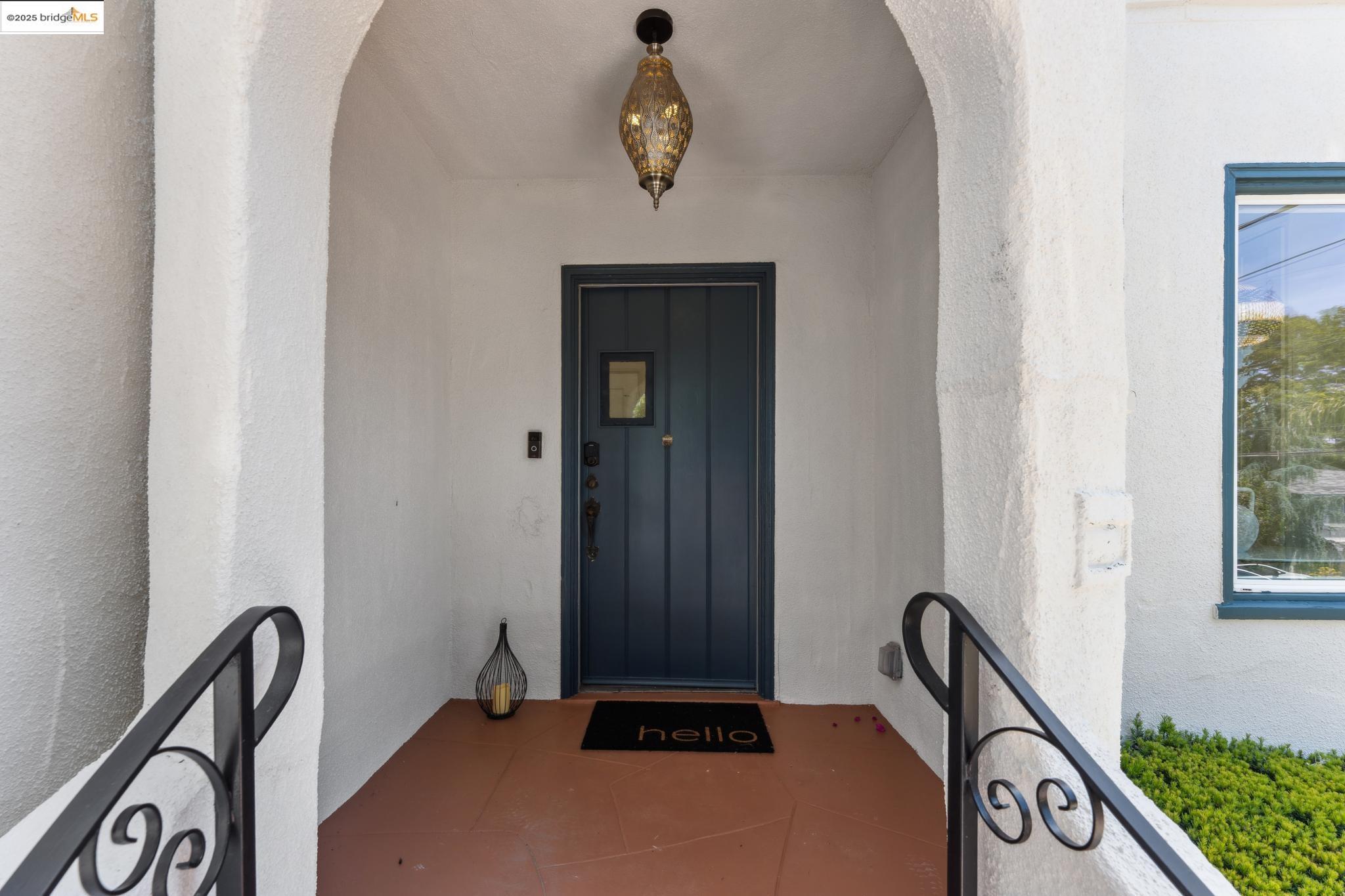 Detail Gallery Image 4 of 42 For 3610 Calafia Ave, Oakland,  CA 94605 - 3 Beds | 2 Baths