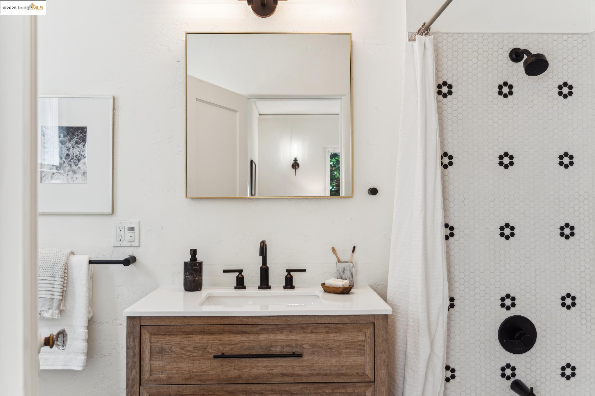 Detail Gallery Image 30 of 42 For 3610 Calafia Ave, Oakland,  CA 94605 - 3 Beds | 2 Baths