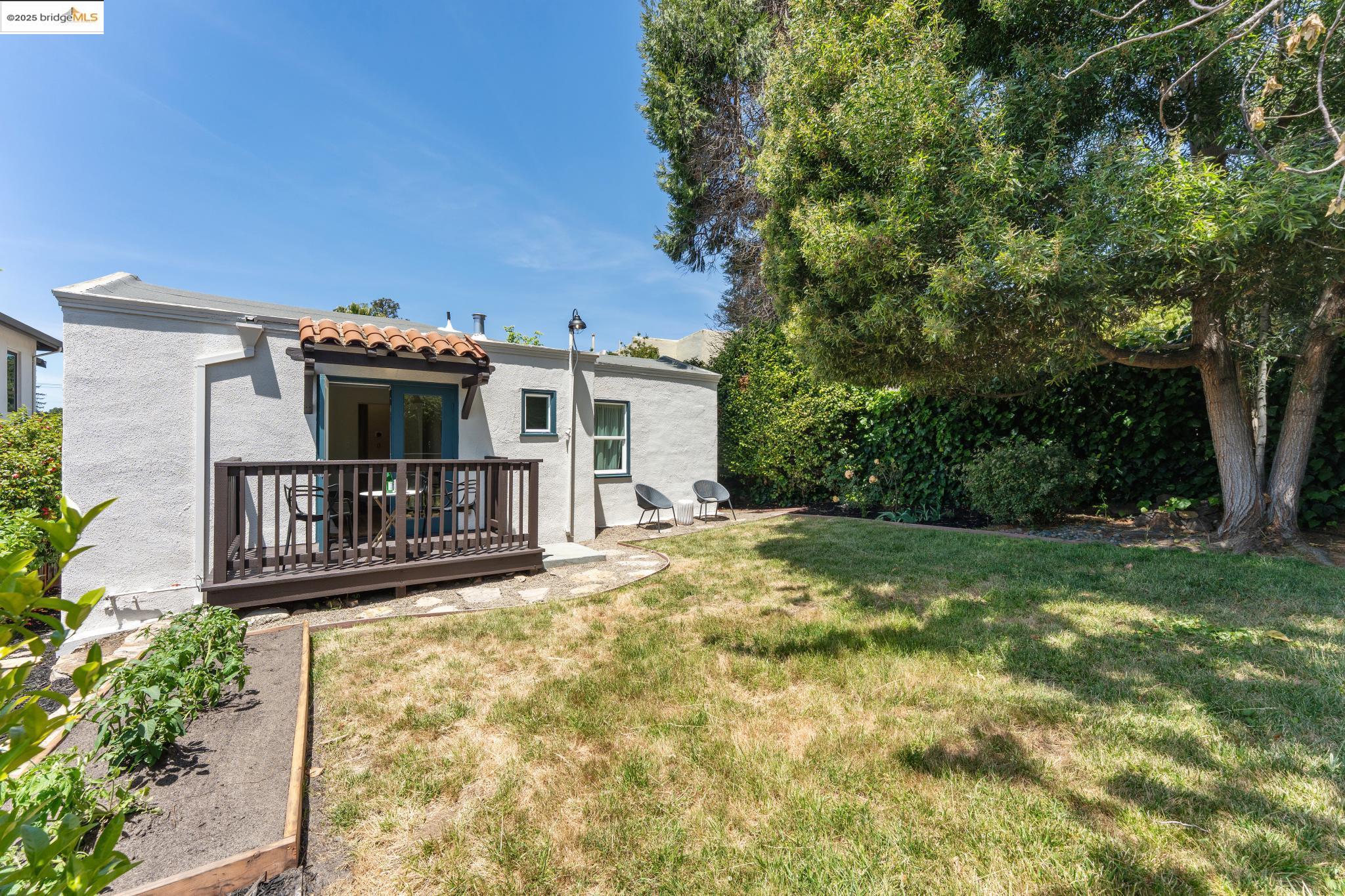 Detail Gallery Image 36 of 42 For 3610 Calafia Ave, Oakland,  CA 94605 - 3 Beds | 2 Baths