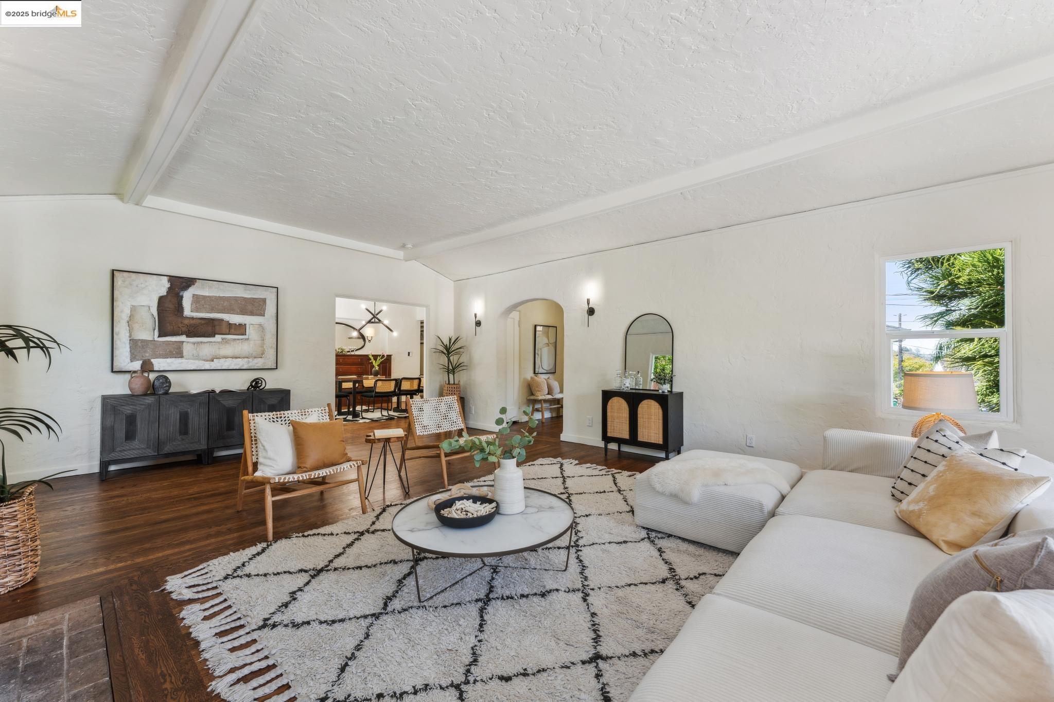 Detail Gallery Image 9 of 42 For 3610 Calafia Ave, Oakland,  CA 94605 - 3 Beds | 2 Baths