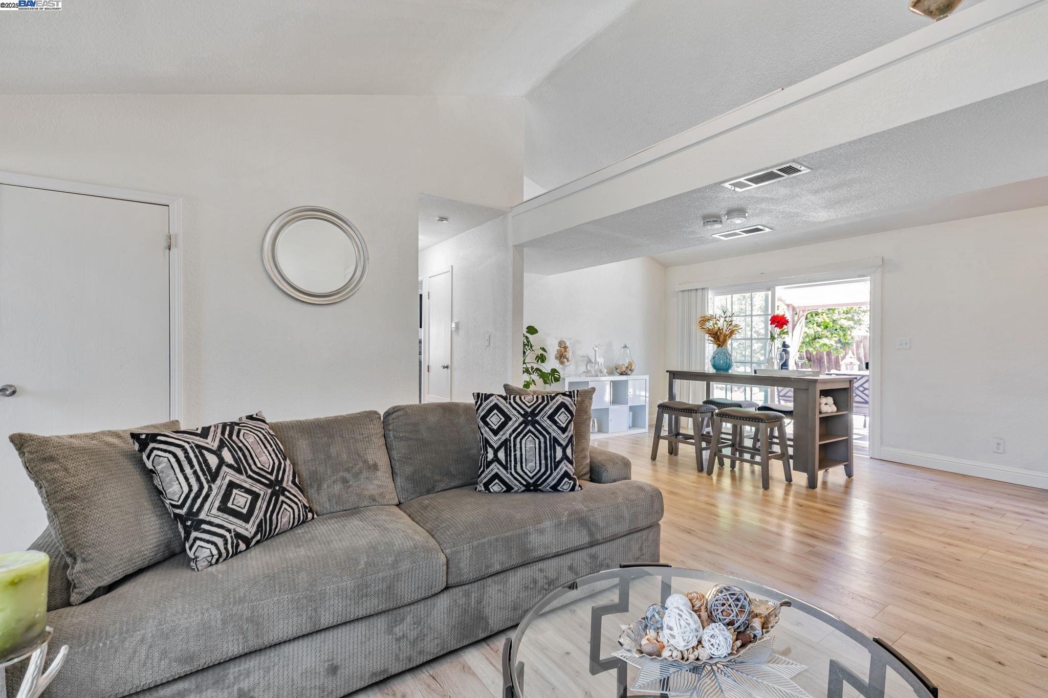 Detail Gallery Image 3 of 25 For 8153 Moulin Ct, Stockton,  CA 95210 - 3 Beds | 2 Baths