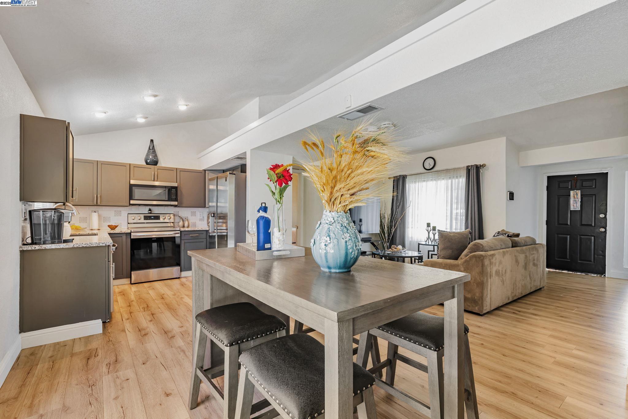 Detail Gallery Image 6 of 25 For 8153 Moulin Ct, Stockton,  CA 95210 - 3 Beds | 2 Baths