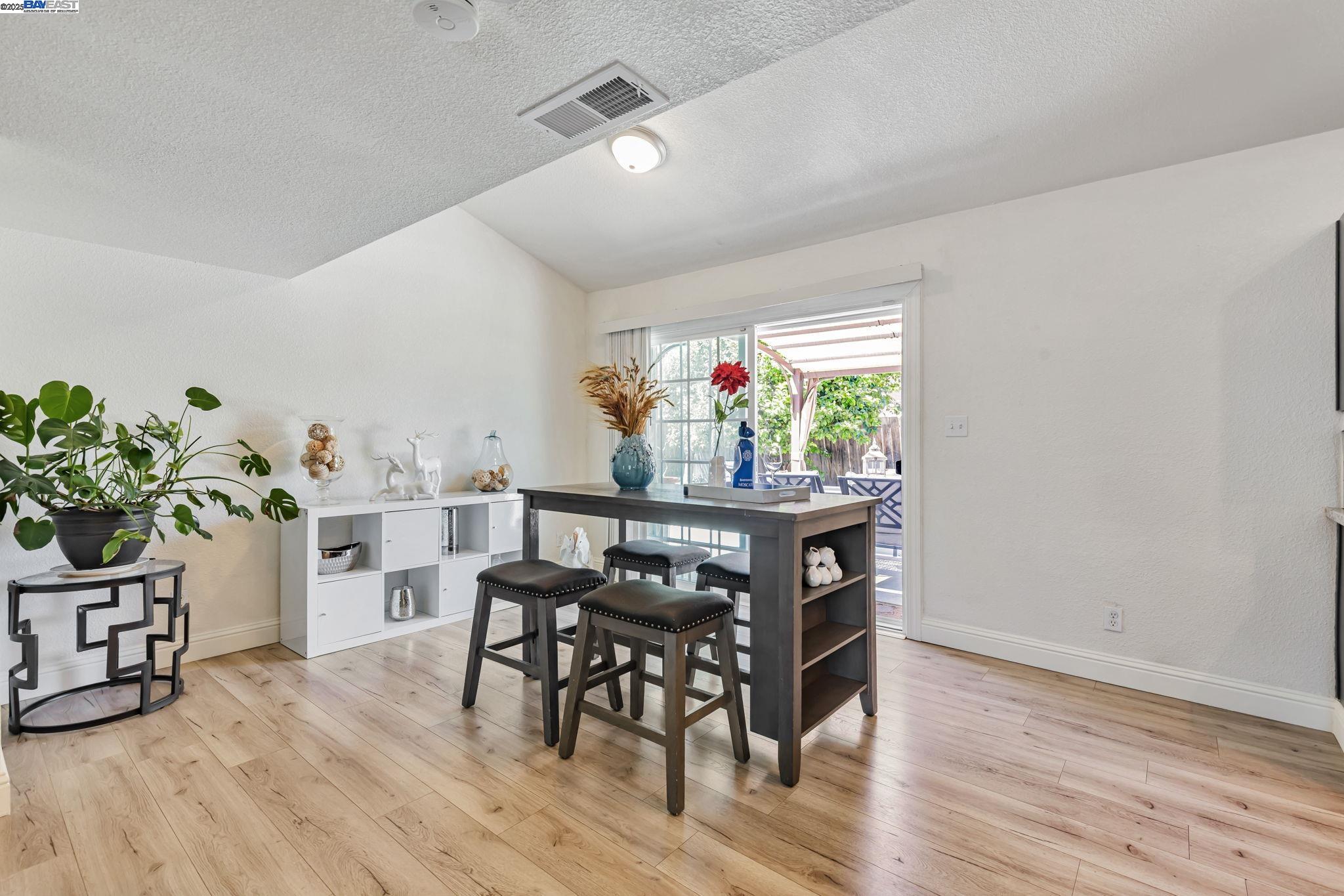 Detail Gallery Image 8 of 25 For 8153 Moulin Ct, Stockton,  CA 95210 - 3 Beds | 2 Baths