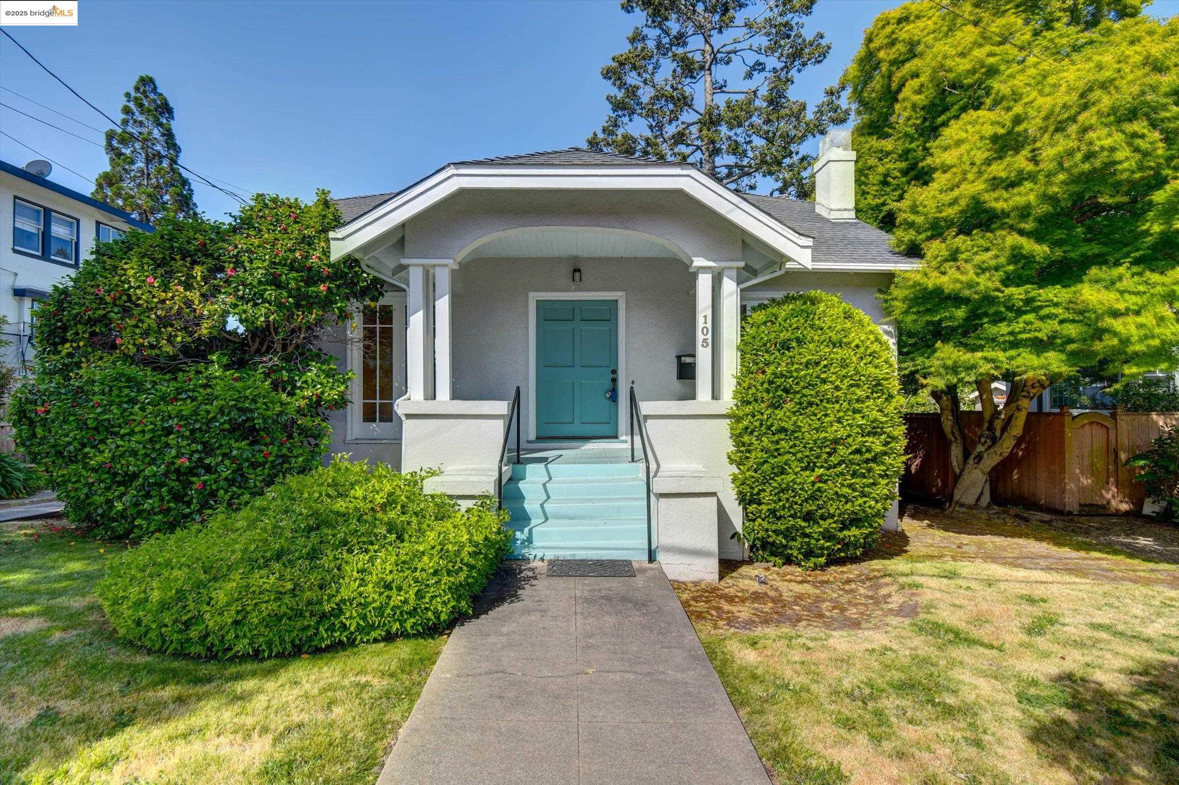 Detail Gallery Image 1 of 60 For 105 Manor Dr, Piedmont,  CA 94611 - 3 Beds | 1 Baths