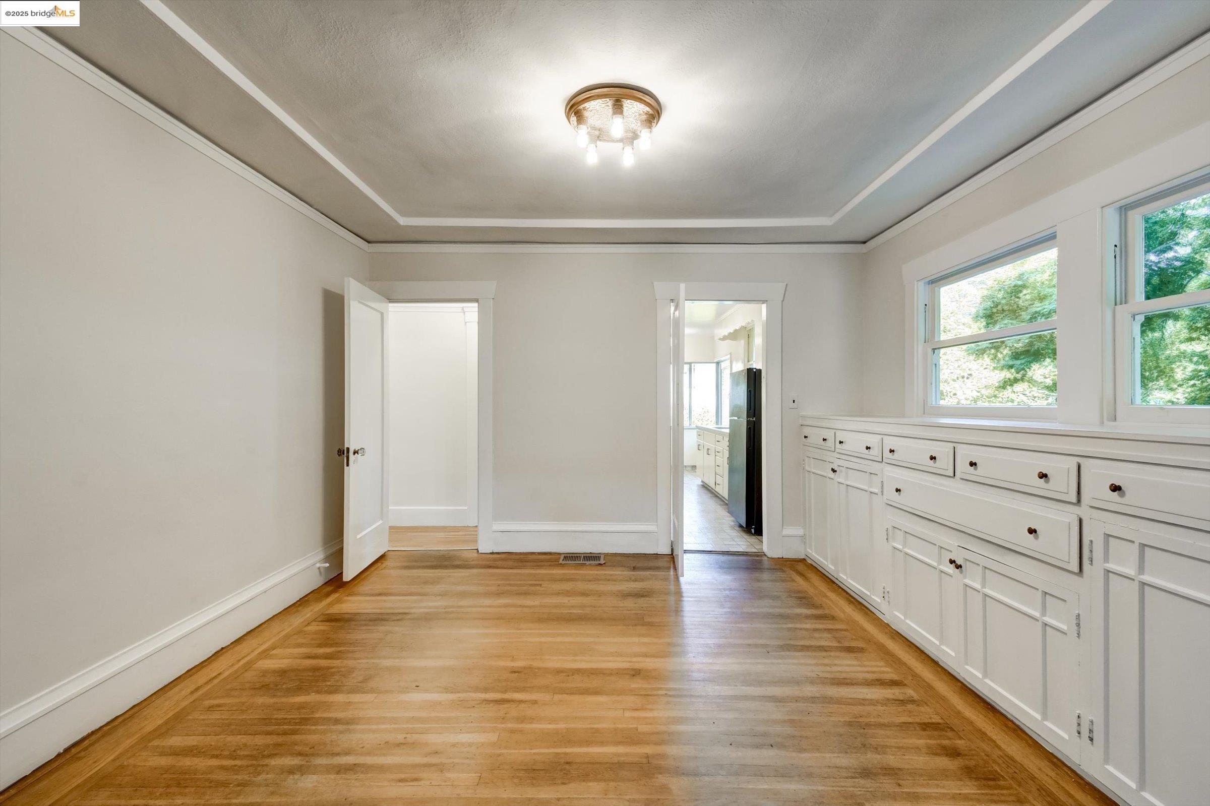 Detail Gallery Image 13 of 60 For 105 Manor Dr, Piedmont,  CA 94611 - 3 Beds | 1 Baths