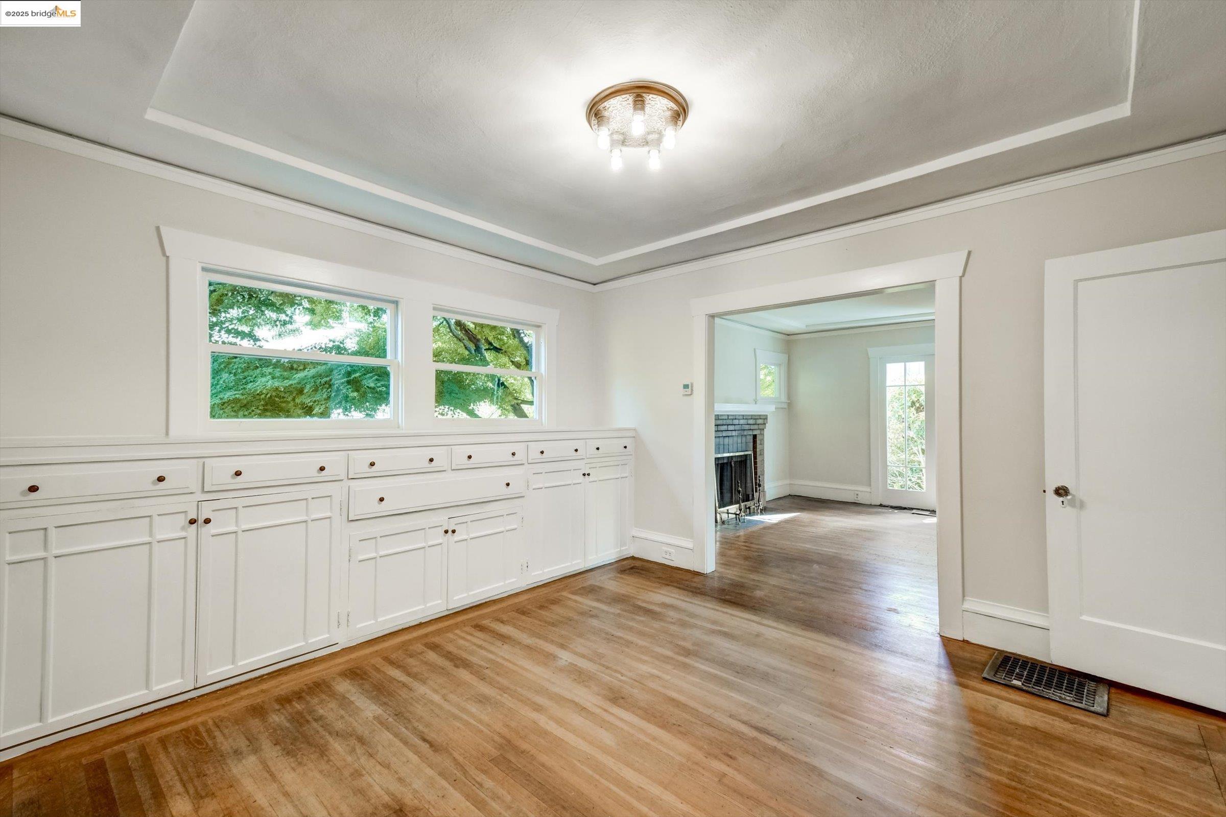Detail Gallery Image 16 of 60 For 105 Manor Dr, Piedmont,  CA 94611 - 3 Beds | 1 Baths