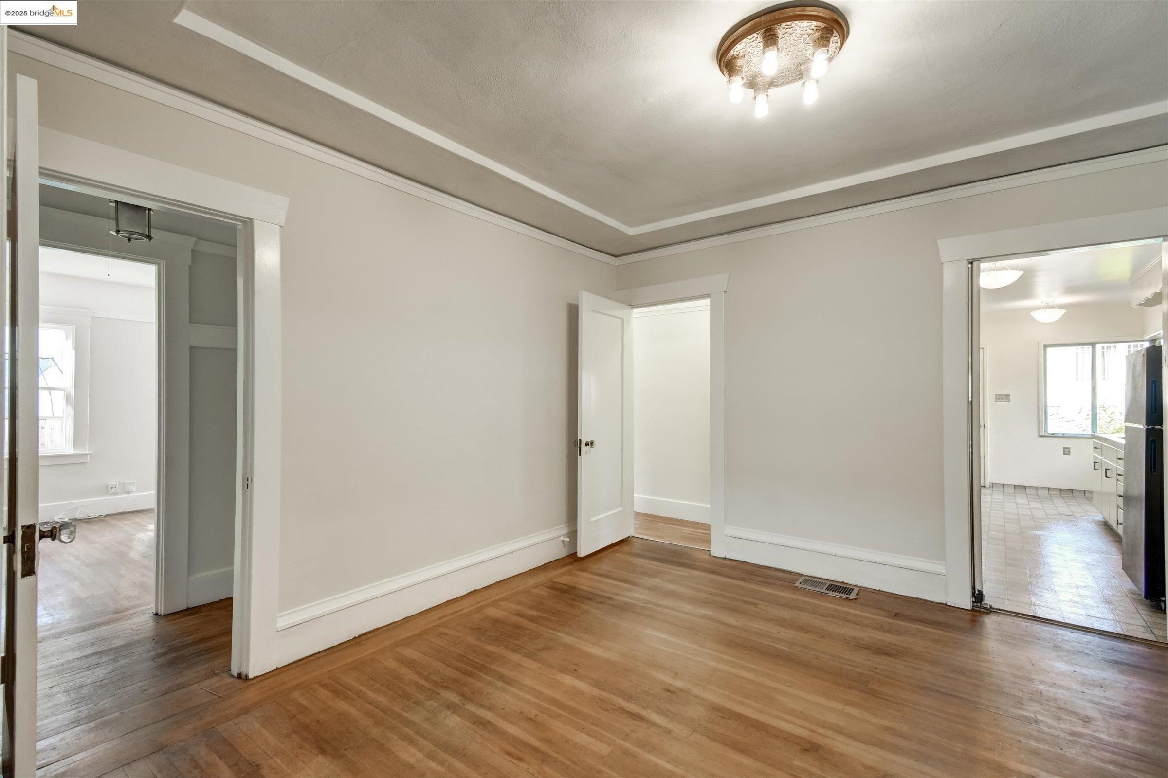Detail Gallery Image 18 of 60 For 105 Manor Dr, Piedmont,  CA 94611 - 3 Beds | 1 Baths