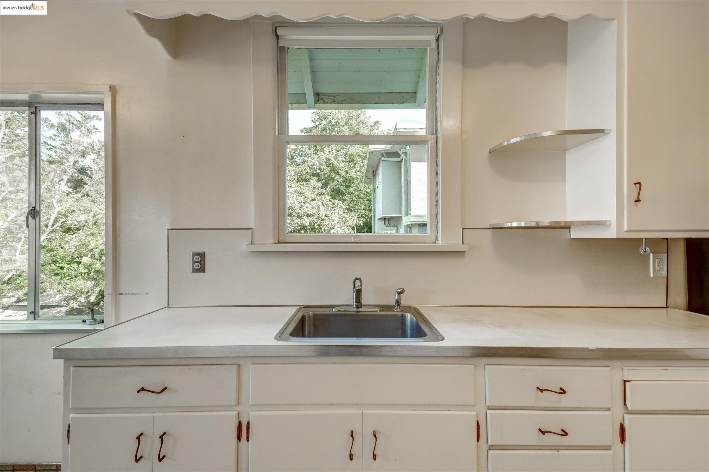 Detail Gallery Image 24 of 60 For 105 Manor Dr, Piedmont,  CA 94611 - 3 Beds | 1 Baths