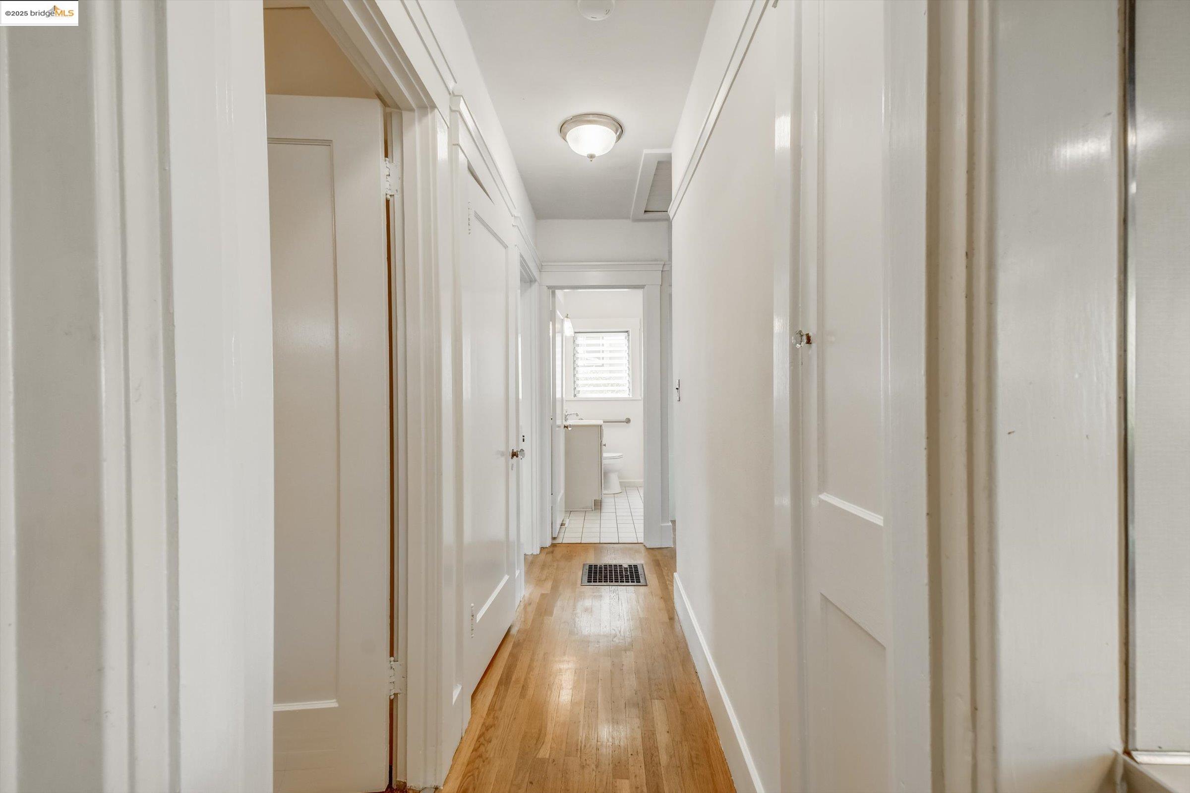 Detail Gallery Image 25 of 60 For 105 Manor Dr, Piedmont,  CA 94611 - 3 Beds | 1 Baths
