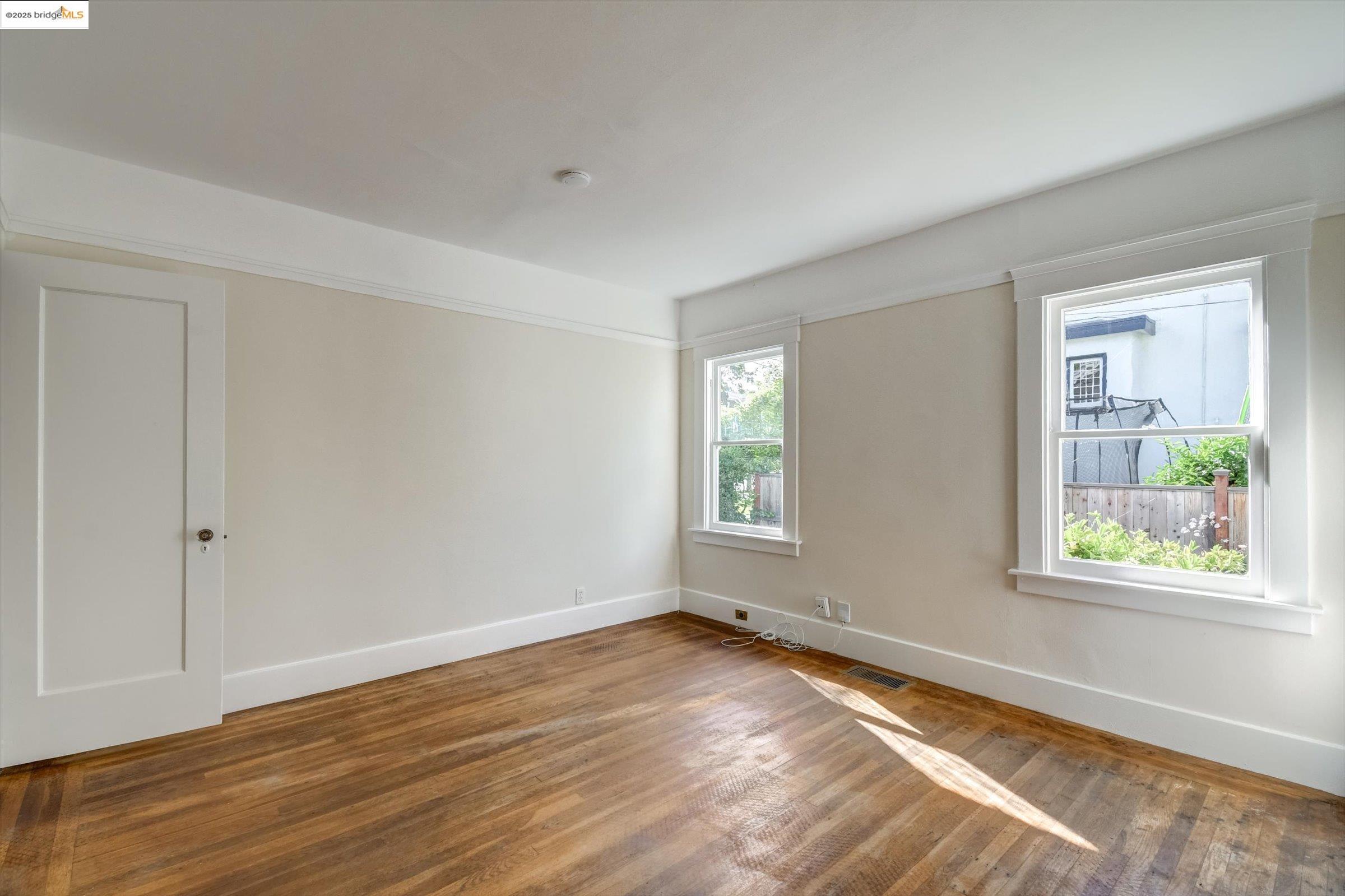 Detail Gallery Image 27 of 60 For 105 Manor Dr, Piedmont,  CA 94611 - 3 Beds | 1 Baths