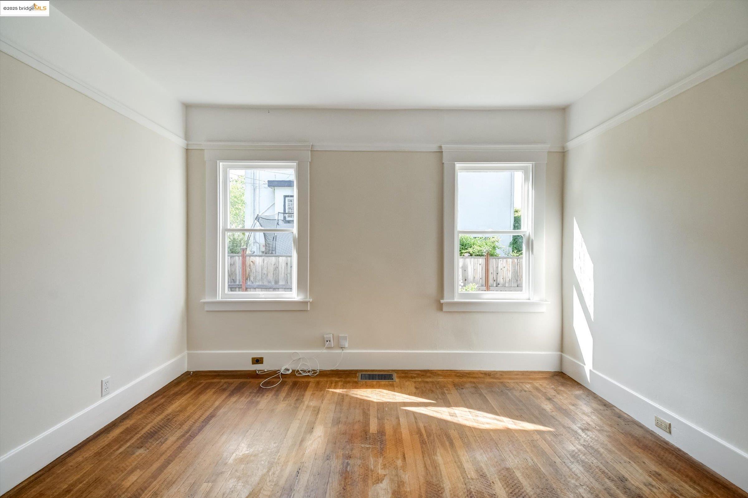 Detail Gallery Image 28 of 60 For 105 Manor Dr, Piedmont,  CA 94611 - 3 Beds | 1 Baths