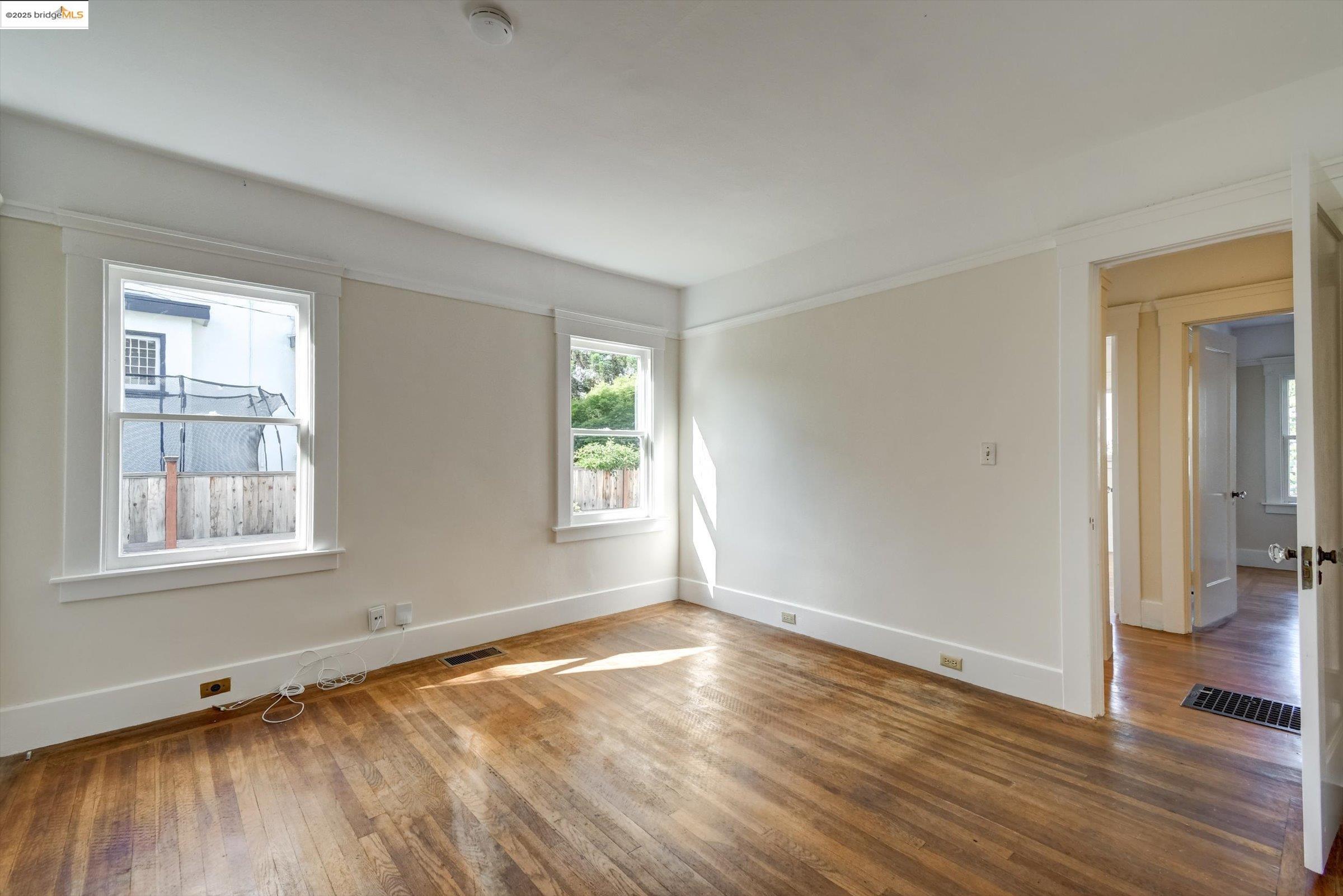 Detail Gallery Image 29 of 60 For 105 Manor Dr, Piedmont,  CA 94611 - 3 Beds | 1 Baths