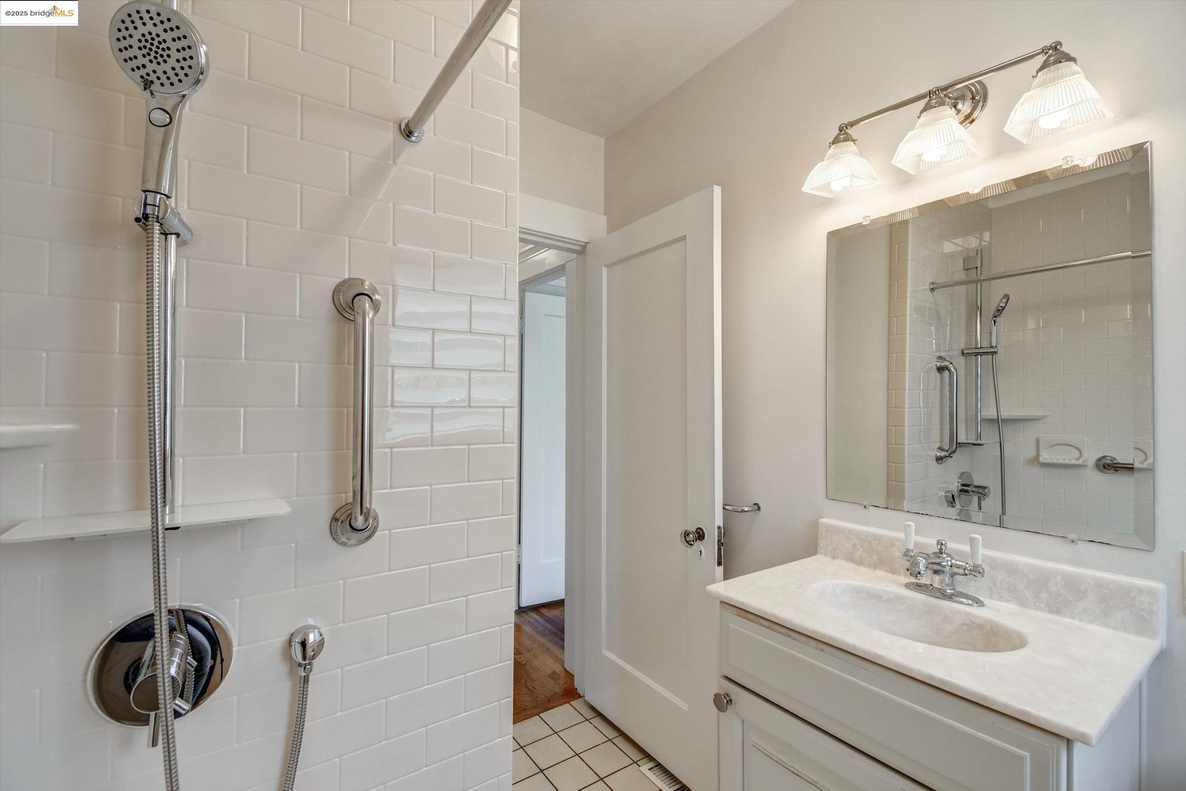 Detail Gallery Image 33 of 60 For 105 Manor Dr, Piedmont,  CA 94611 - 3 Beds | 1 Baths