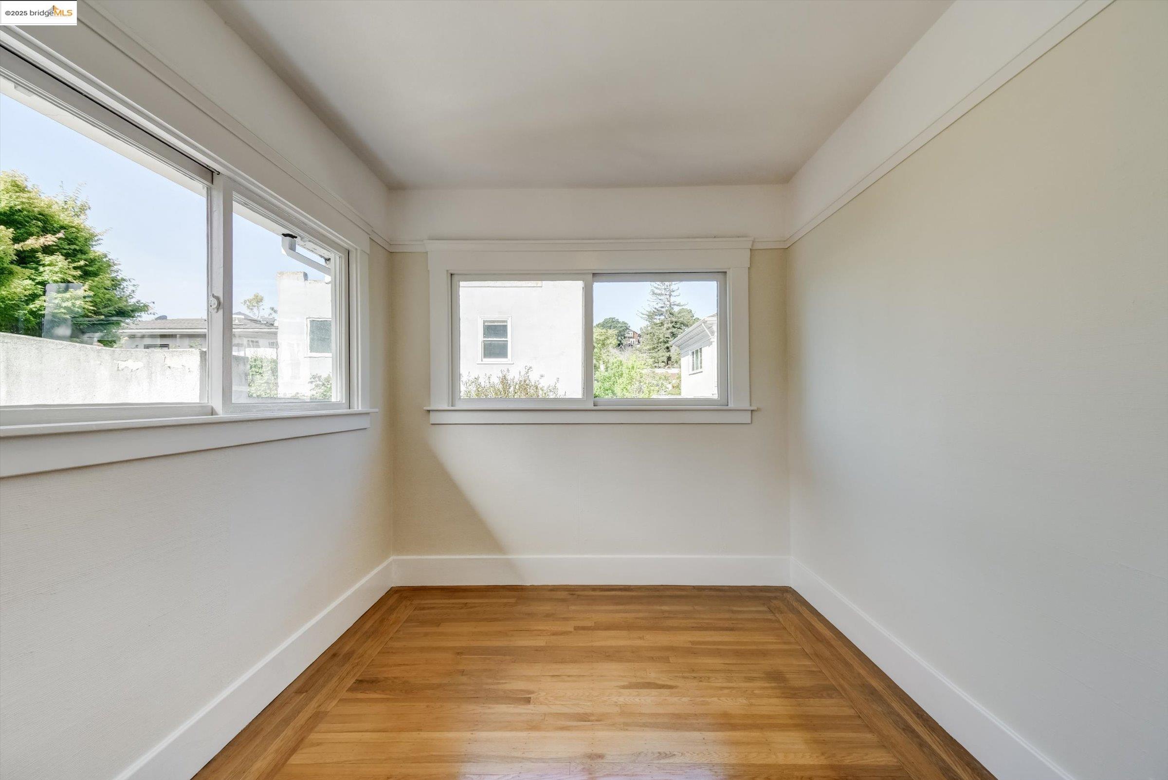 Detail Gallery Image 36 of 60 For 105 Manor Dr, Piedmont,  CA 94611 - 3 Beds | 1 Baths