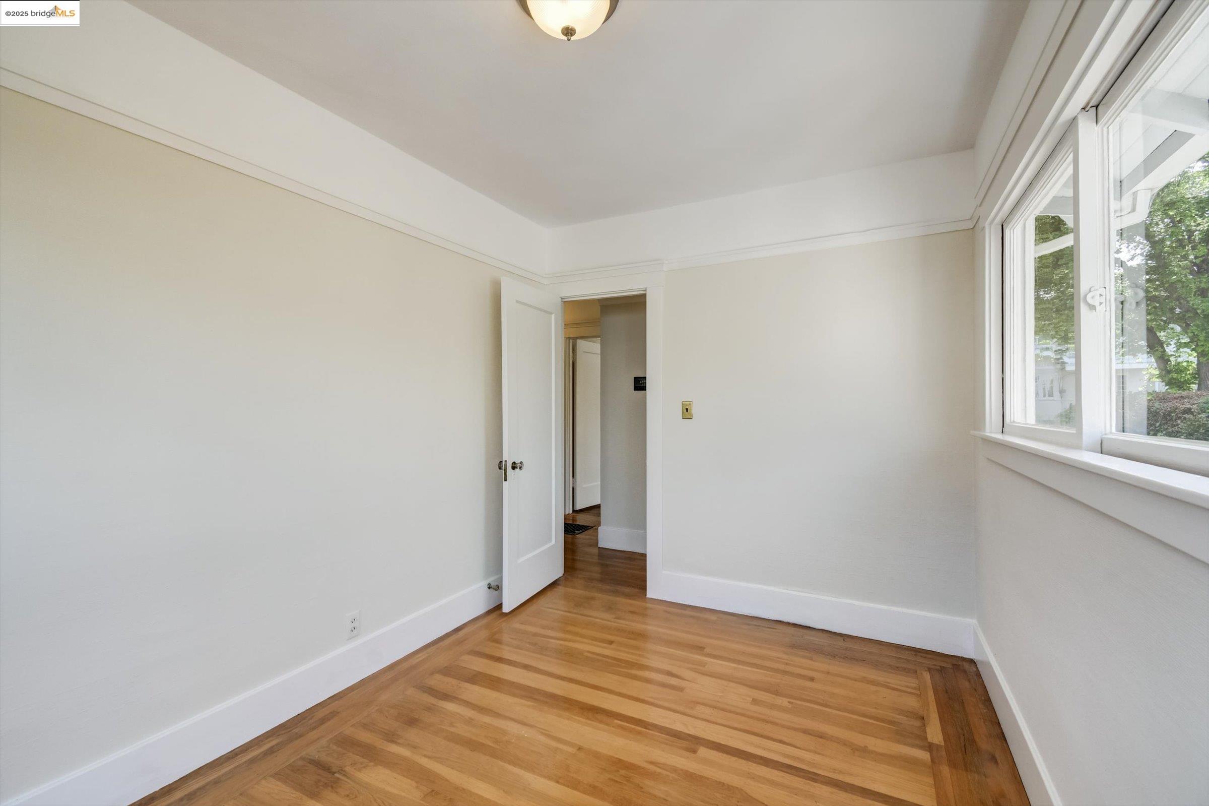Detail Gallery Image 37 of 60 For 105 Manor Dr, Piedmont,  CA 94611 - 3 Beds | 1 Baths
