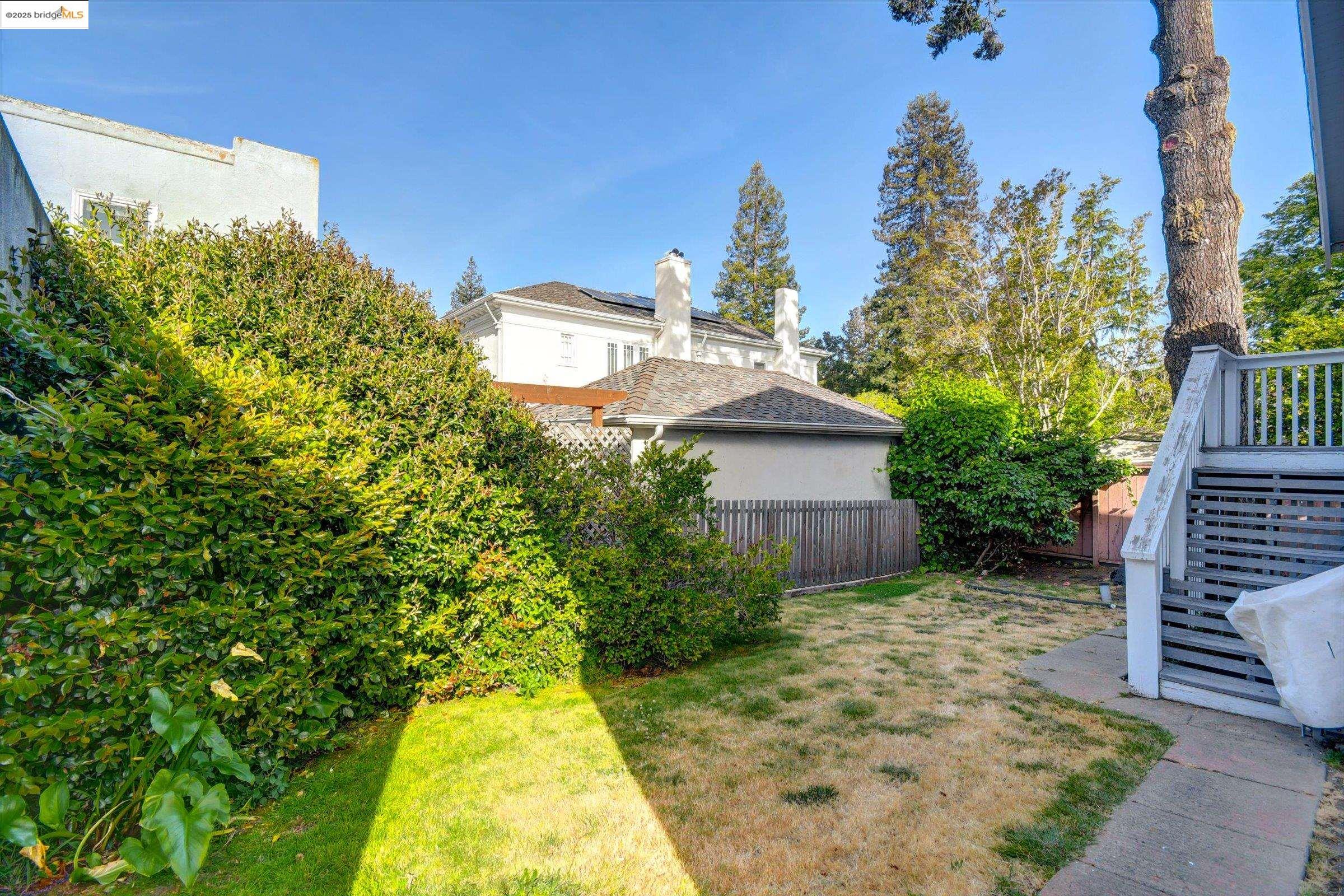 Detail Gallery Image 46 of 60 For 105 Manor Dr, Piedmont,  CA 94611 - 3 Beds | 1 Baths