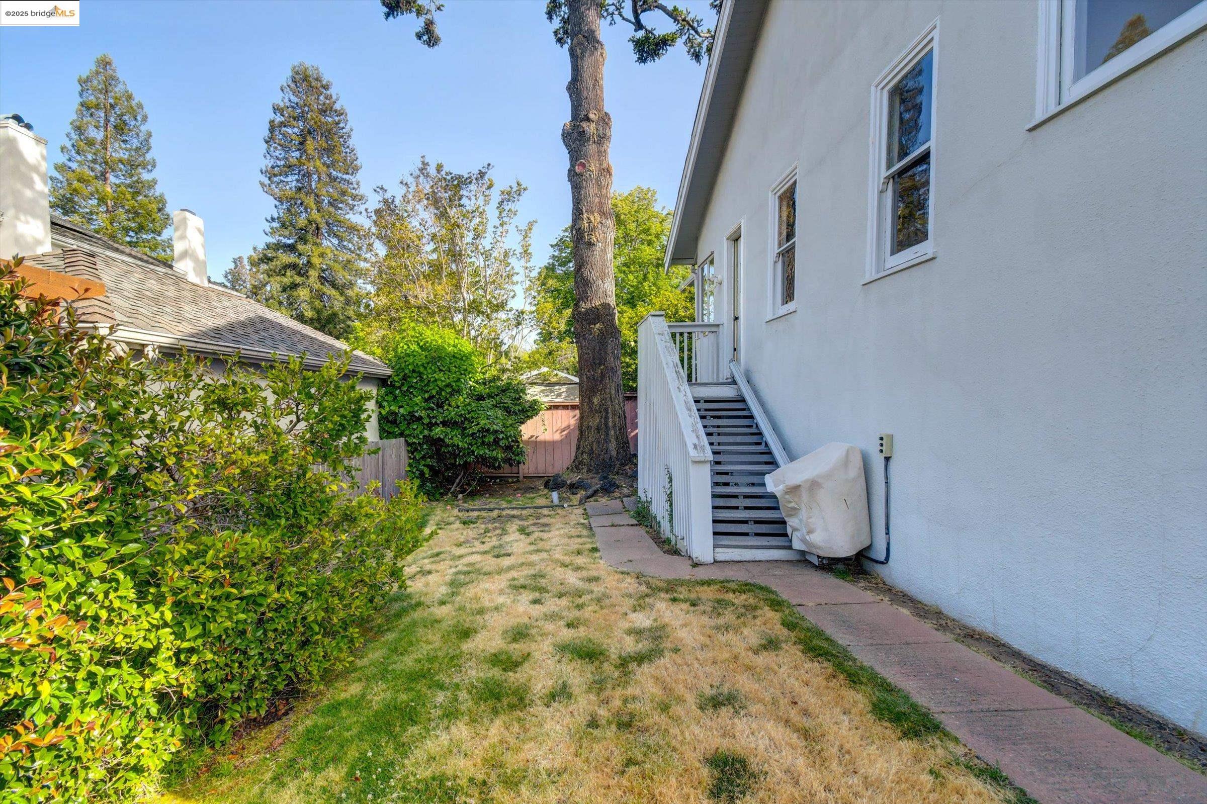 Detail Gallery Image 47 of 60 For 105 Manor Dr, Piedmont,  CA 94611 - 3 Beds | 1 Baths