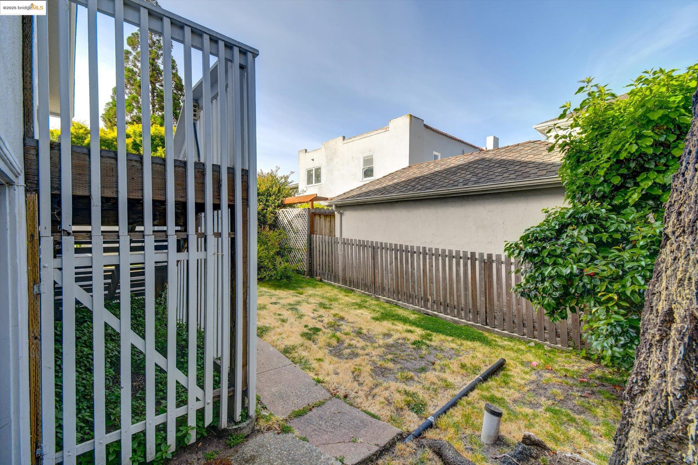 Detail Gallery Image 48 of 60 For 105 Manor Dr, Piedmont,  CA 94611 - 3 Beds | 1 Baths