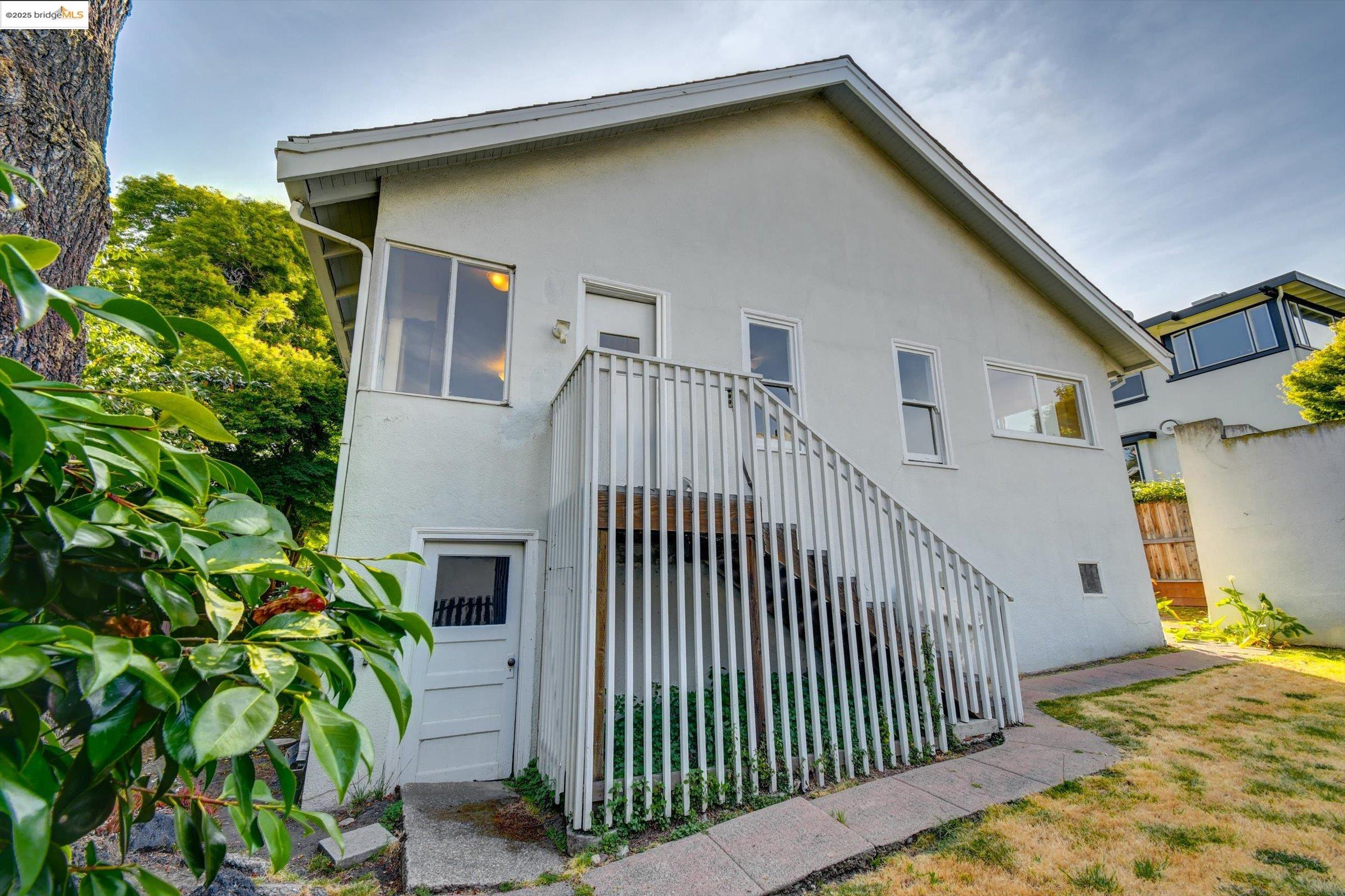 Detail Gallery Image 49 of 60 For 105 Manor Dr, Piedmont,  CA 94611 - 3 Beds | 1 Baths
