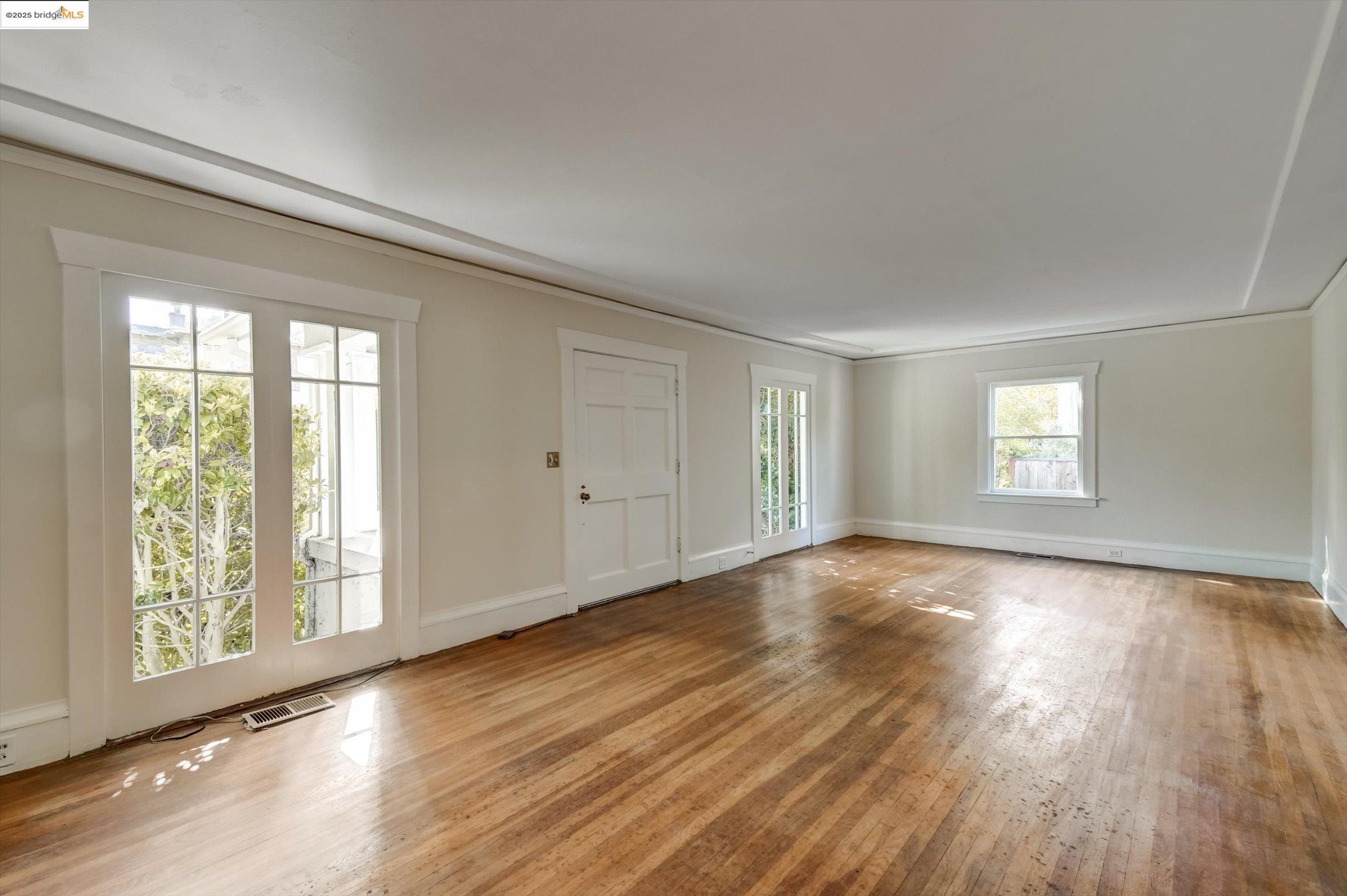 Detail Gallery Image 6 of 60 For 105 Manor Dr, Piedmont,  CA 94611 - 3 Beds | 1 Baths